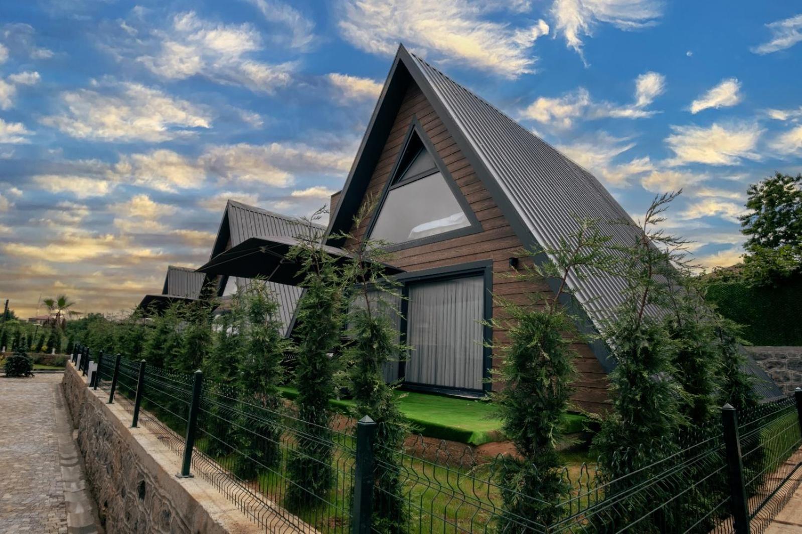 Ganita Travel Hotel *