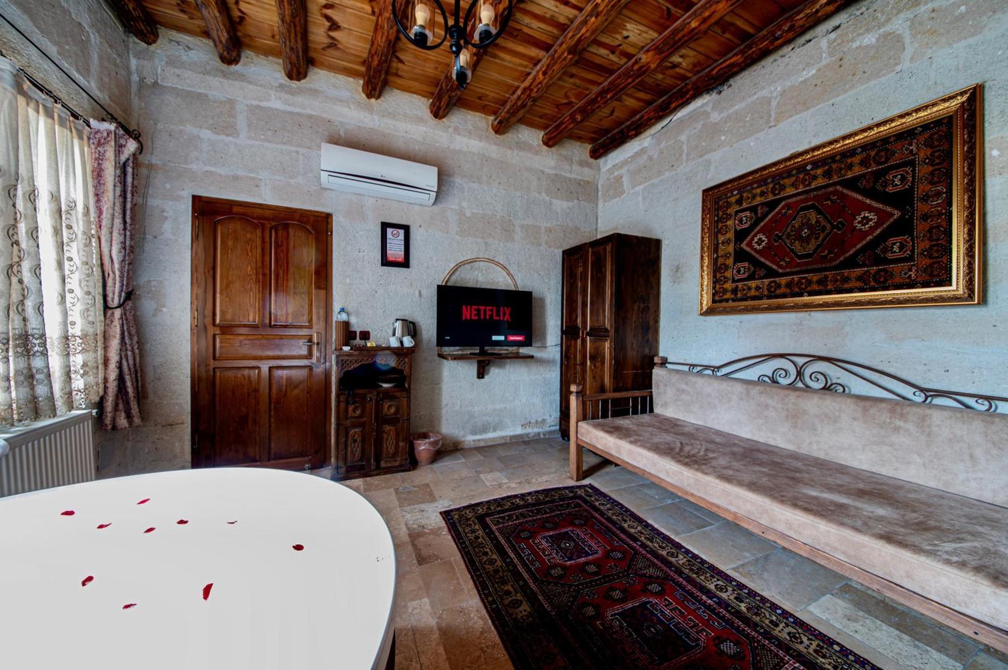 Chelebi Cave House 2*