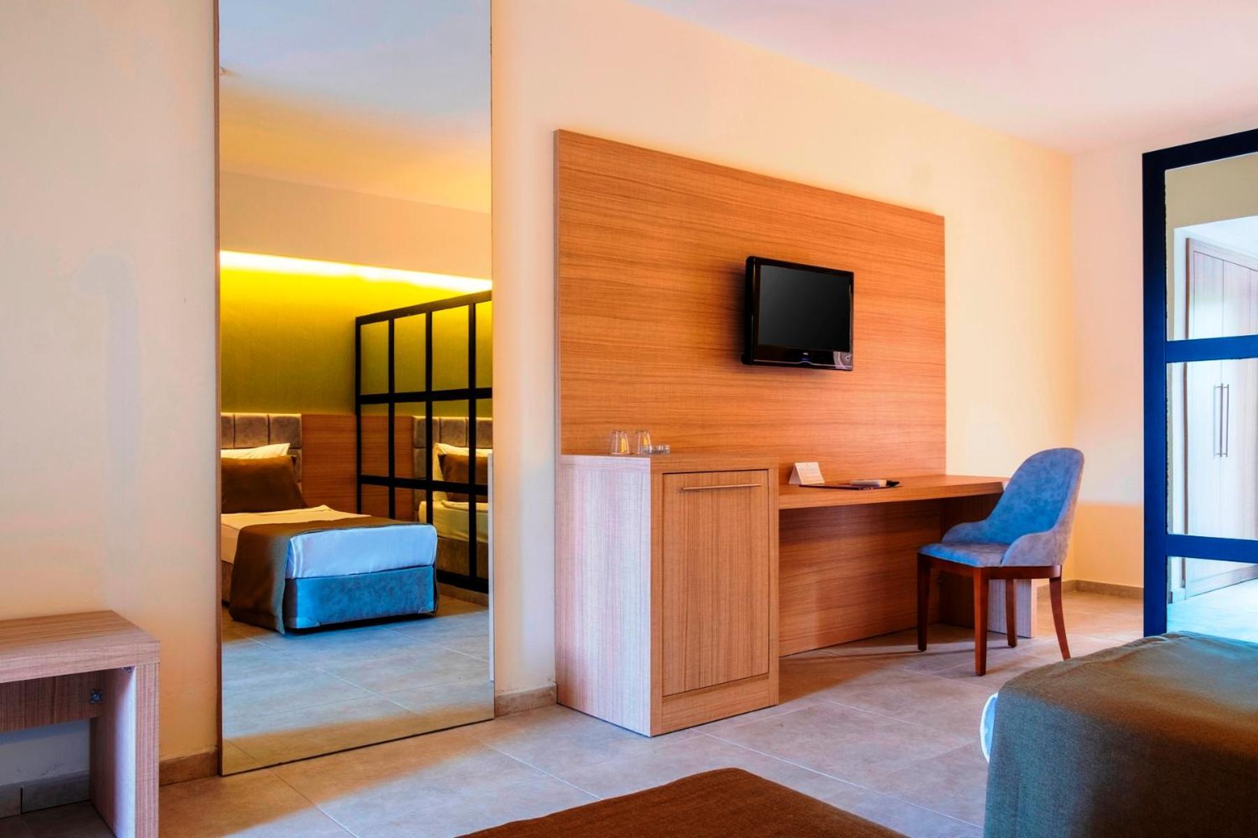 Queen's Park Goynuk Hotel