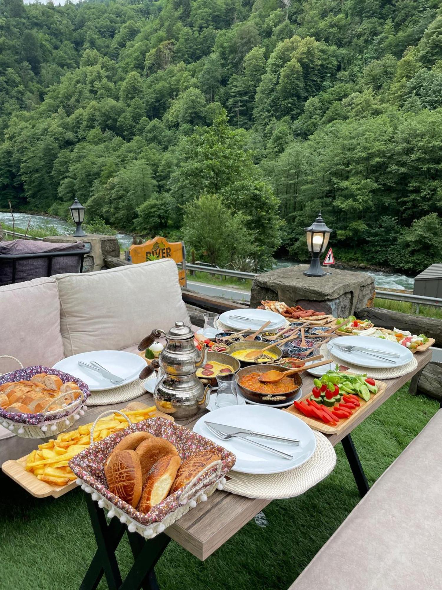 River Deluxe Hotel