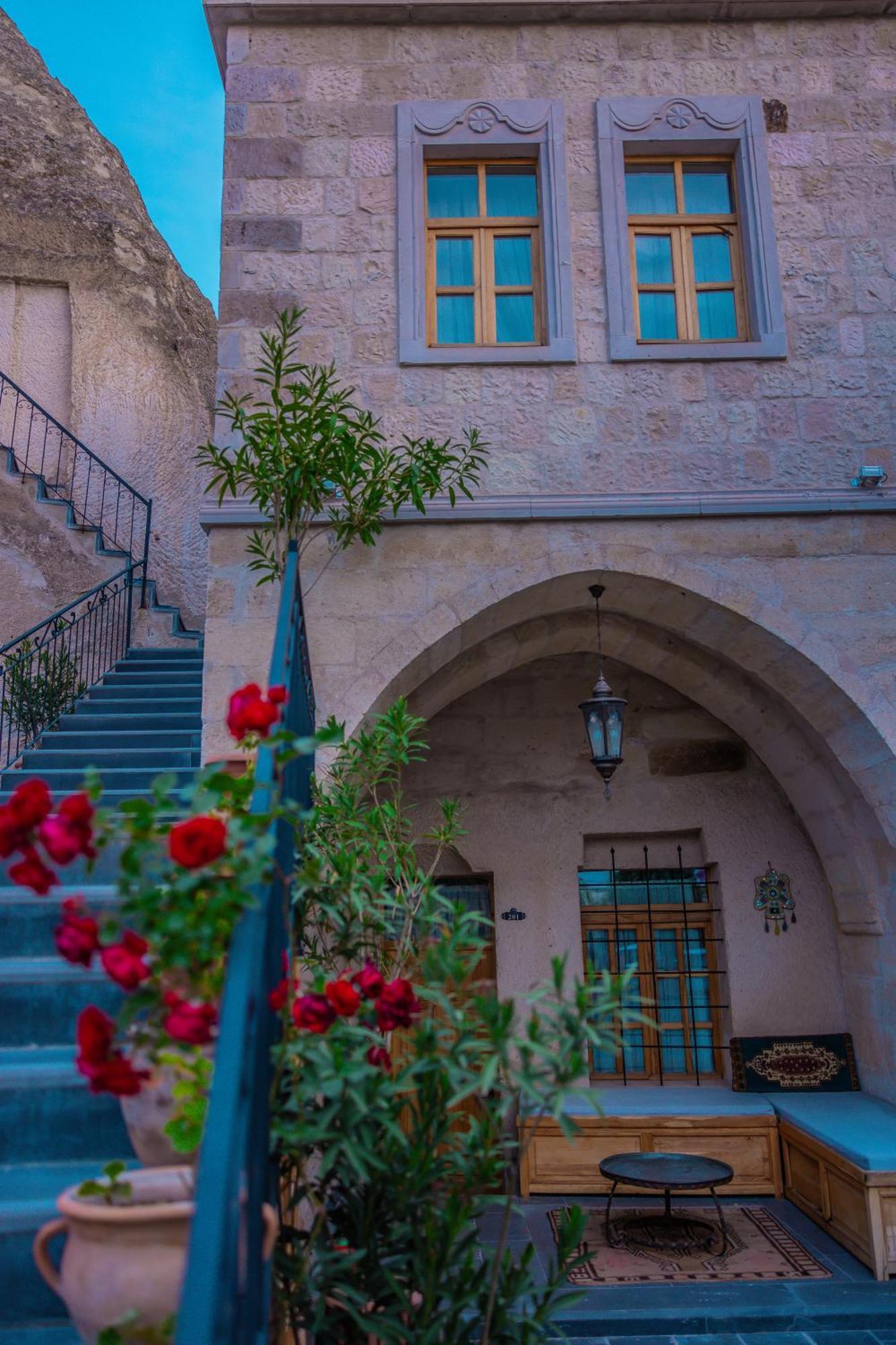 Hotel Cave Saksagan 2*