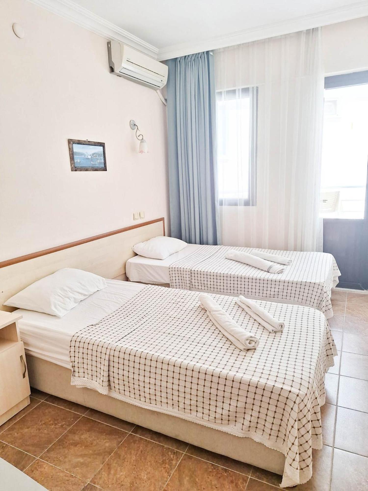 Hotel Golden Beach 3*