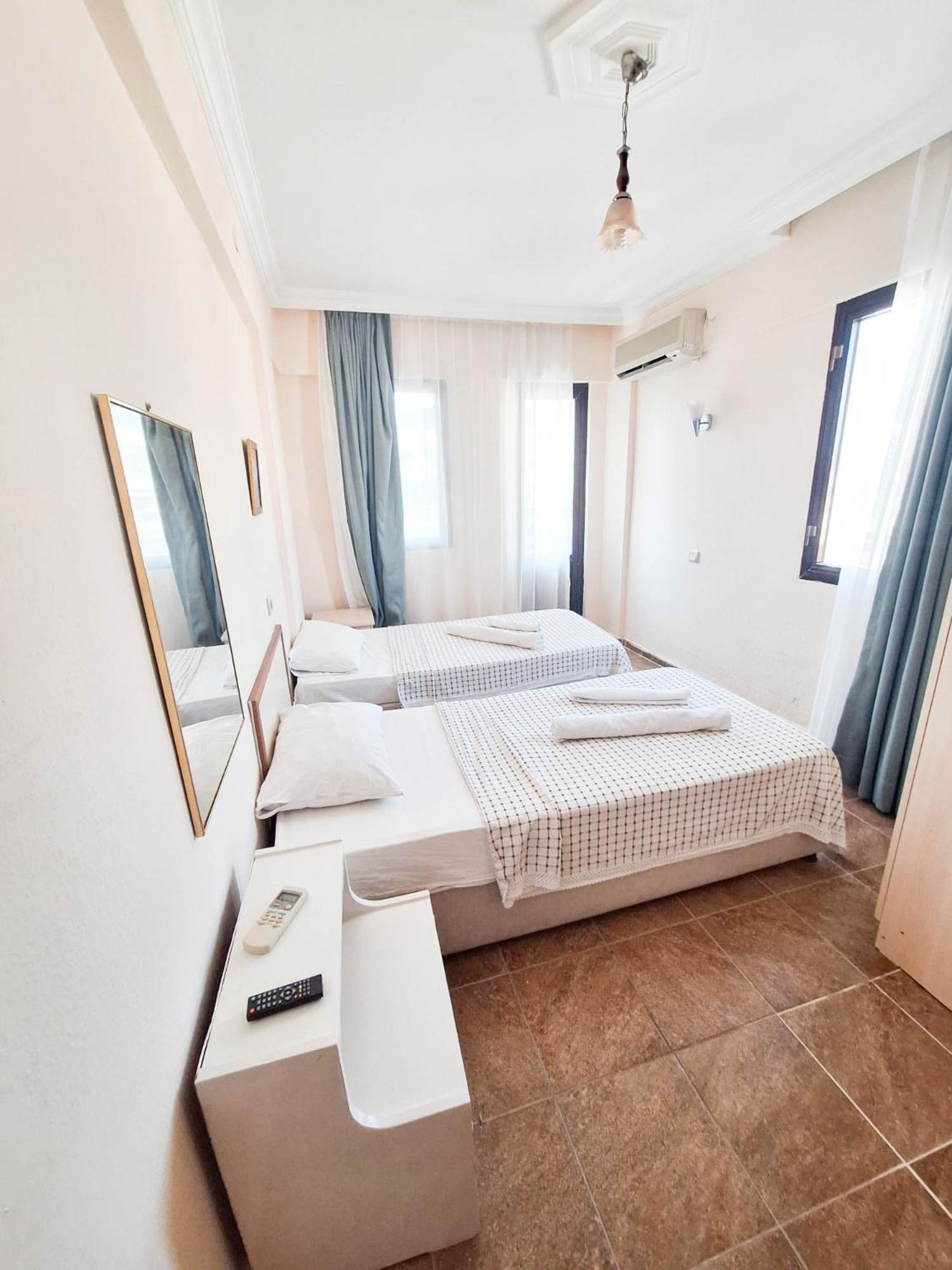 Hotel Golden Beach 3*