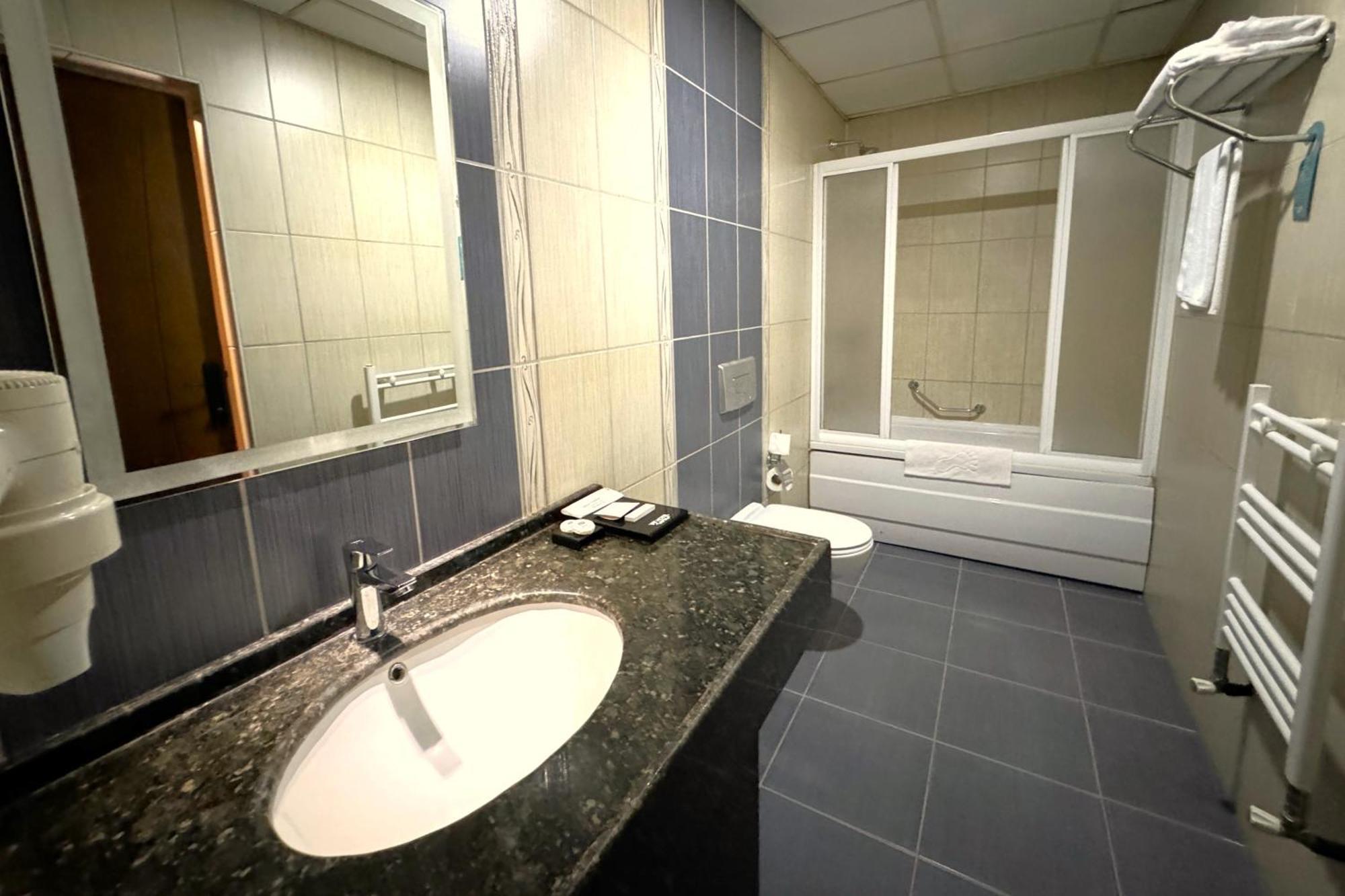 Hotel Yat 3*