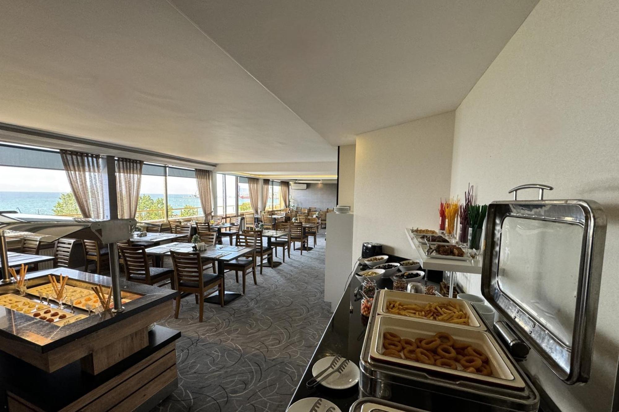 Yat Hotel