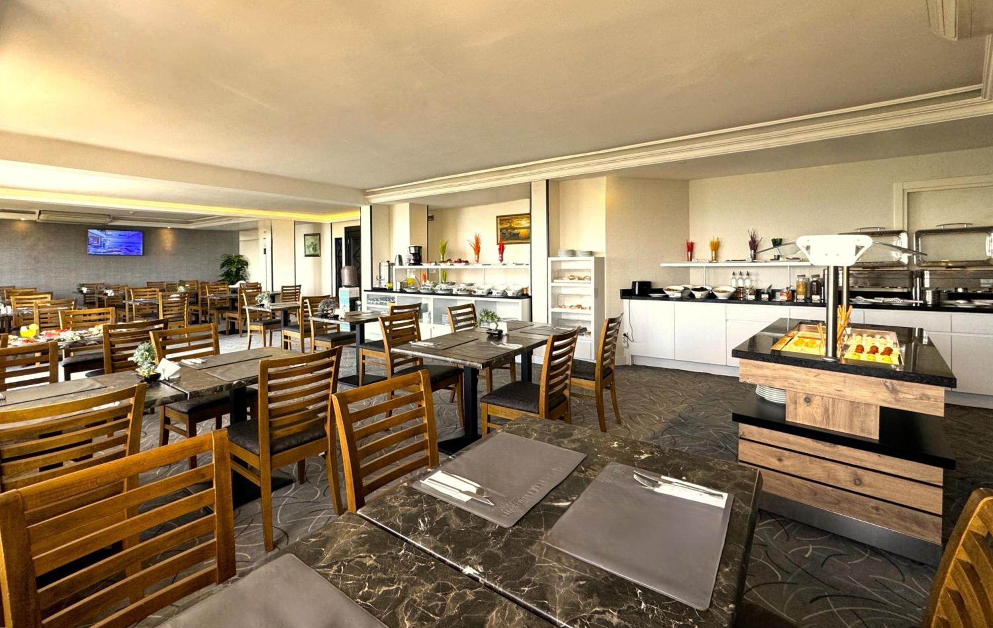 Hotel Yat 3*