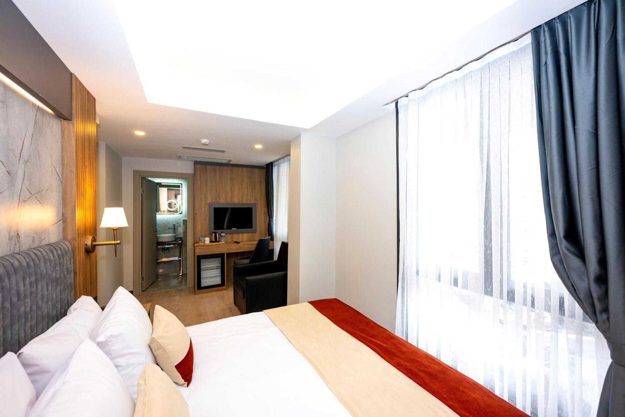 Harmony & Hotel