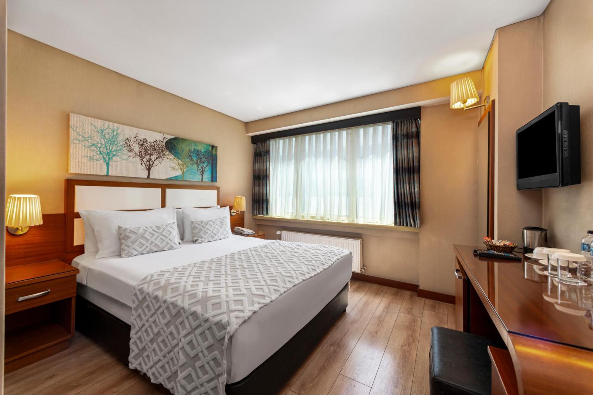 Golden City Hotel