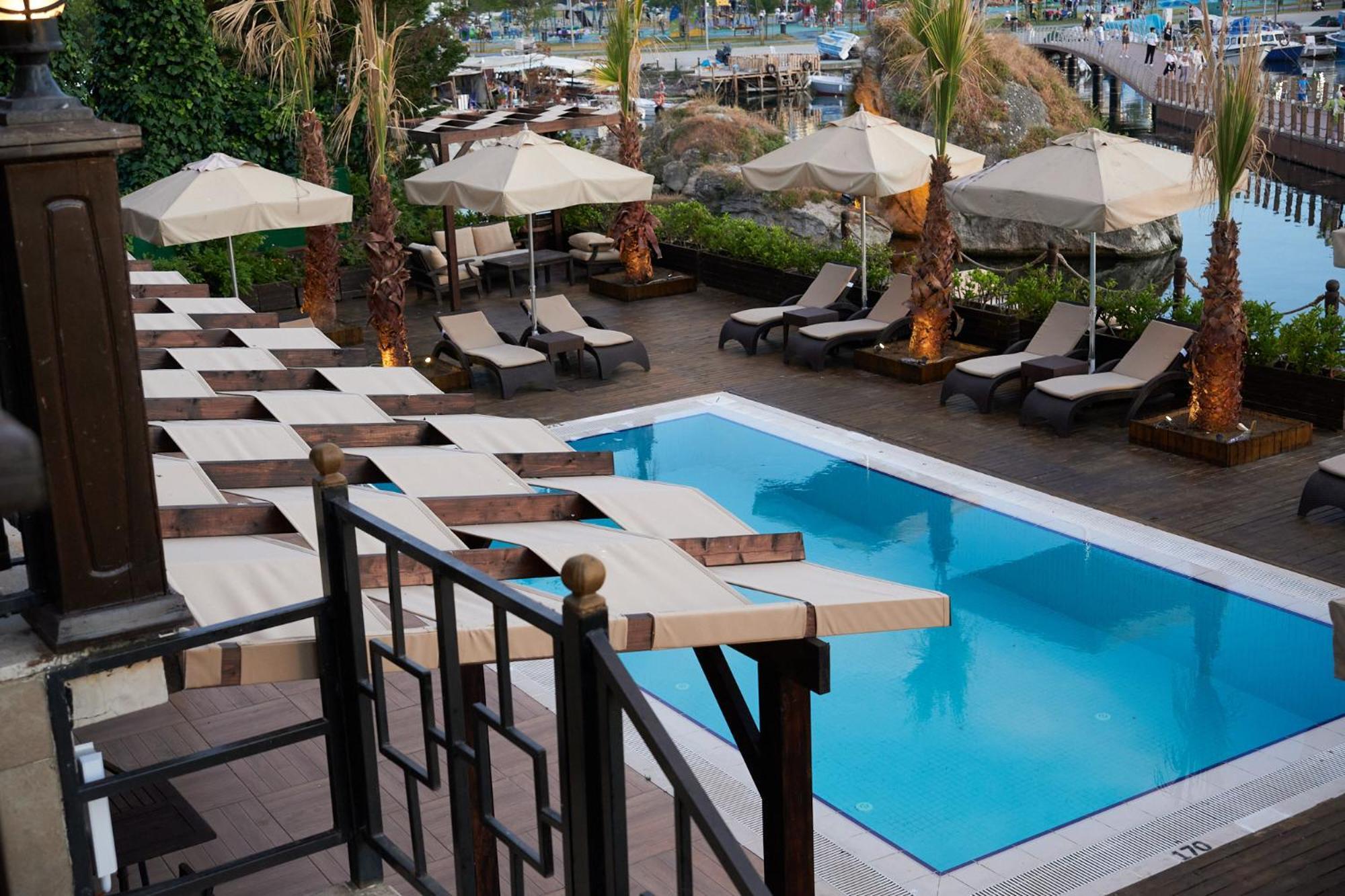 Hotel Phellos Boutique 3*