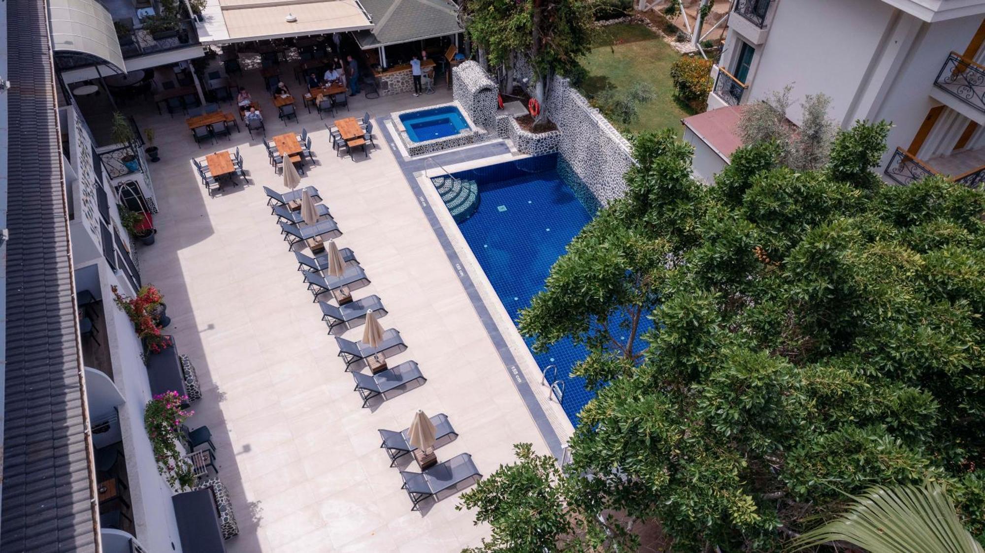 Tonoz Hotel 3*