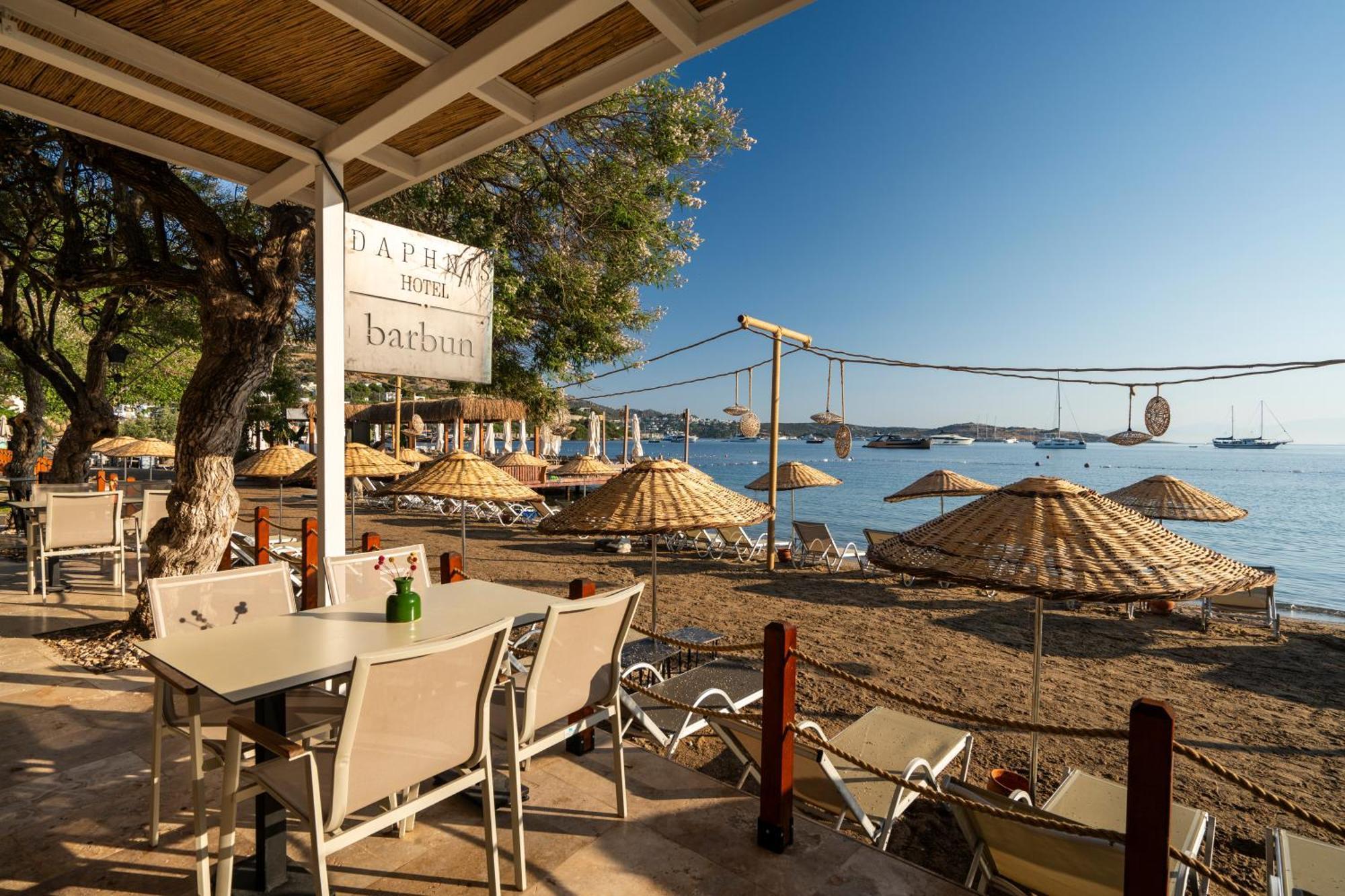 Daphnis Hotel
