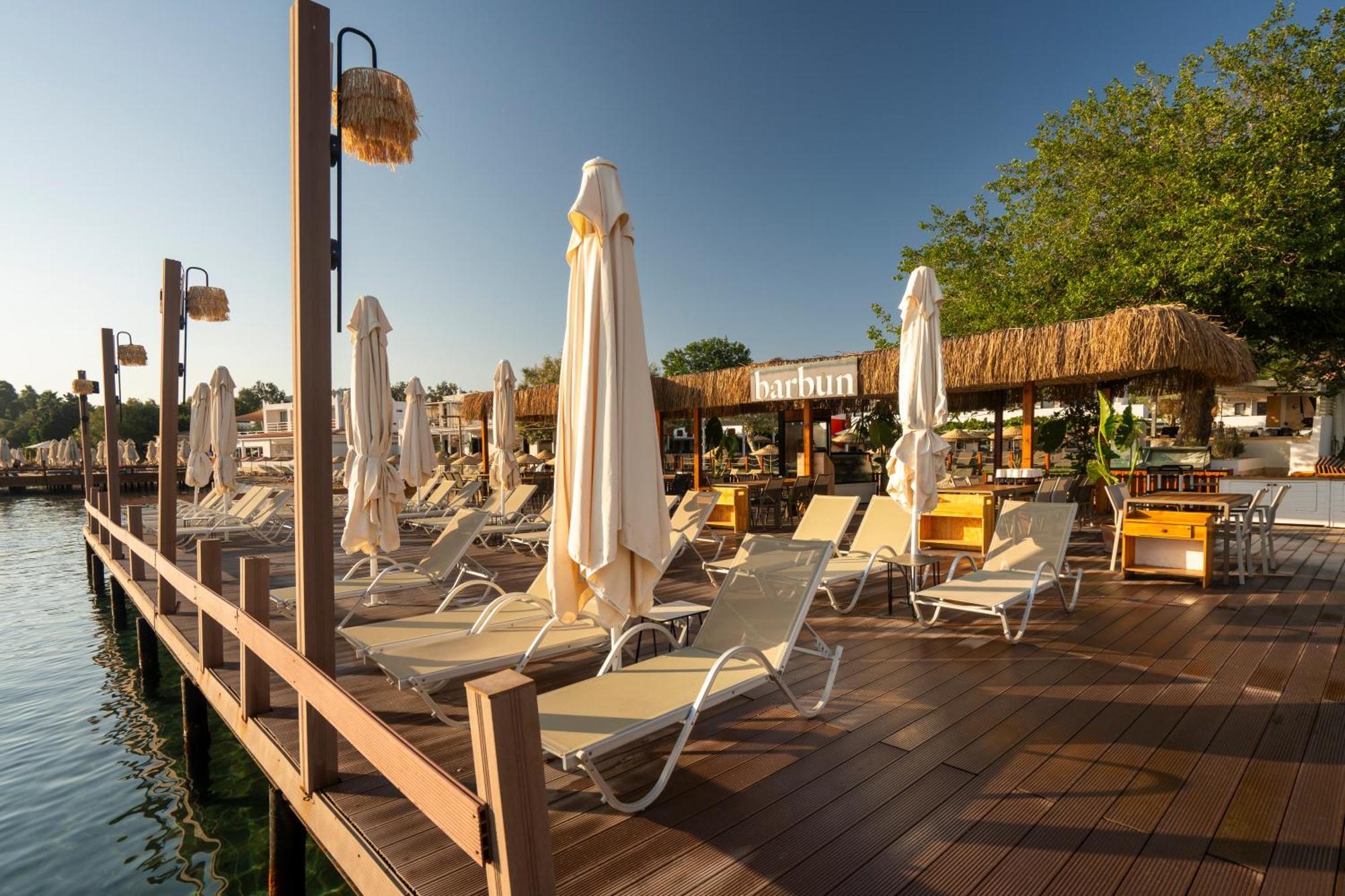 Daphnis Hotel 4*