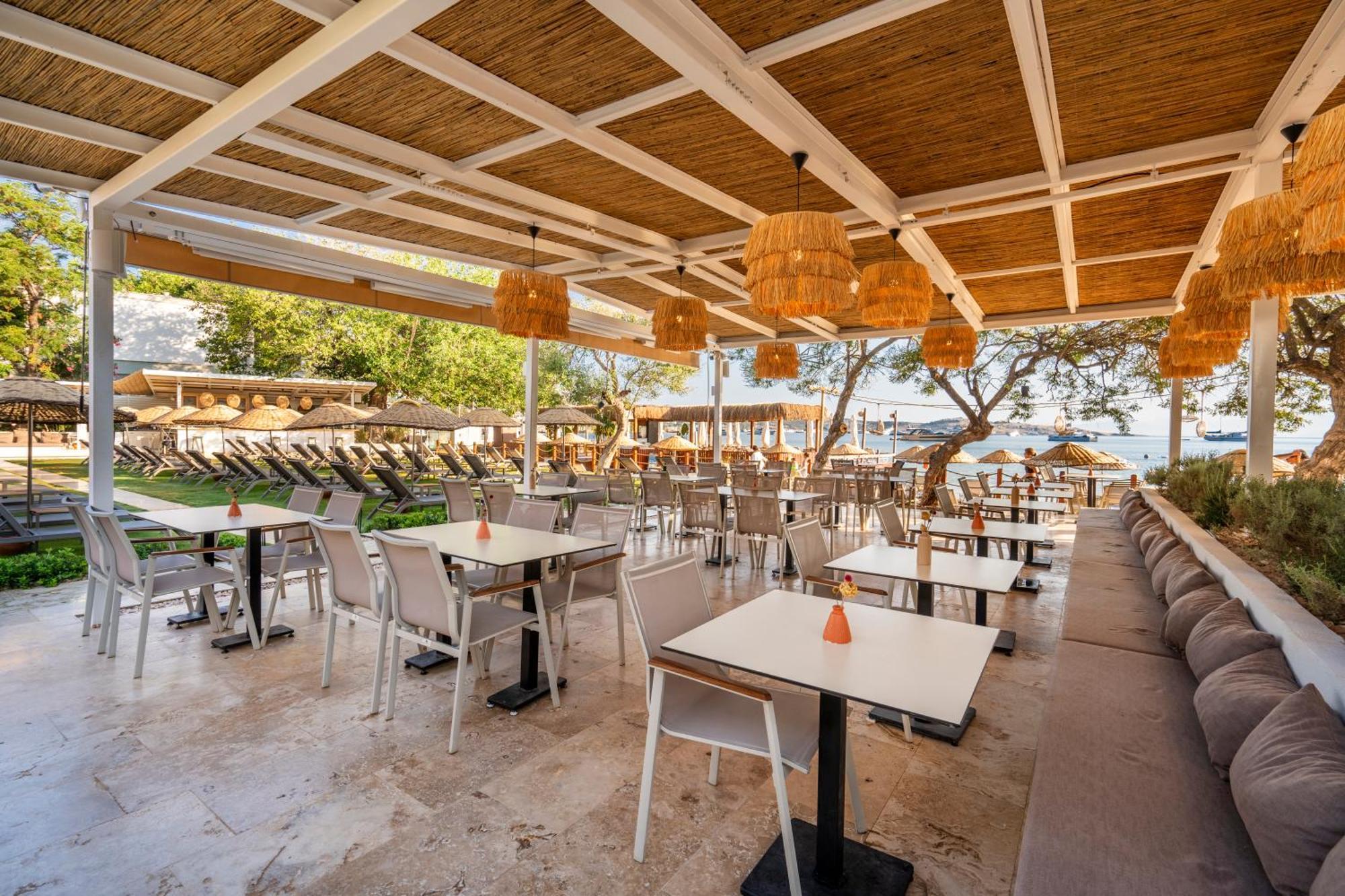 Daphnis Hotel