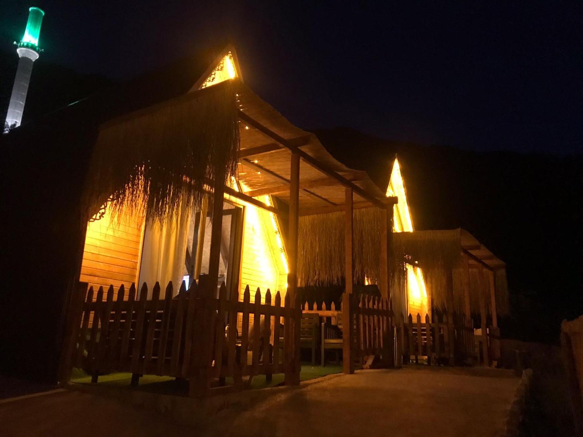 Luxury tent Riverside House *