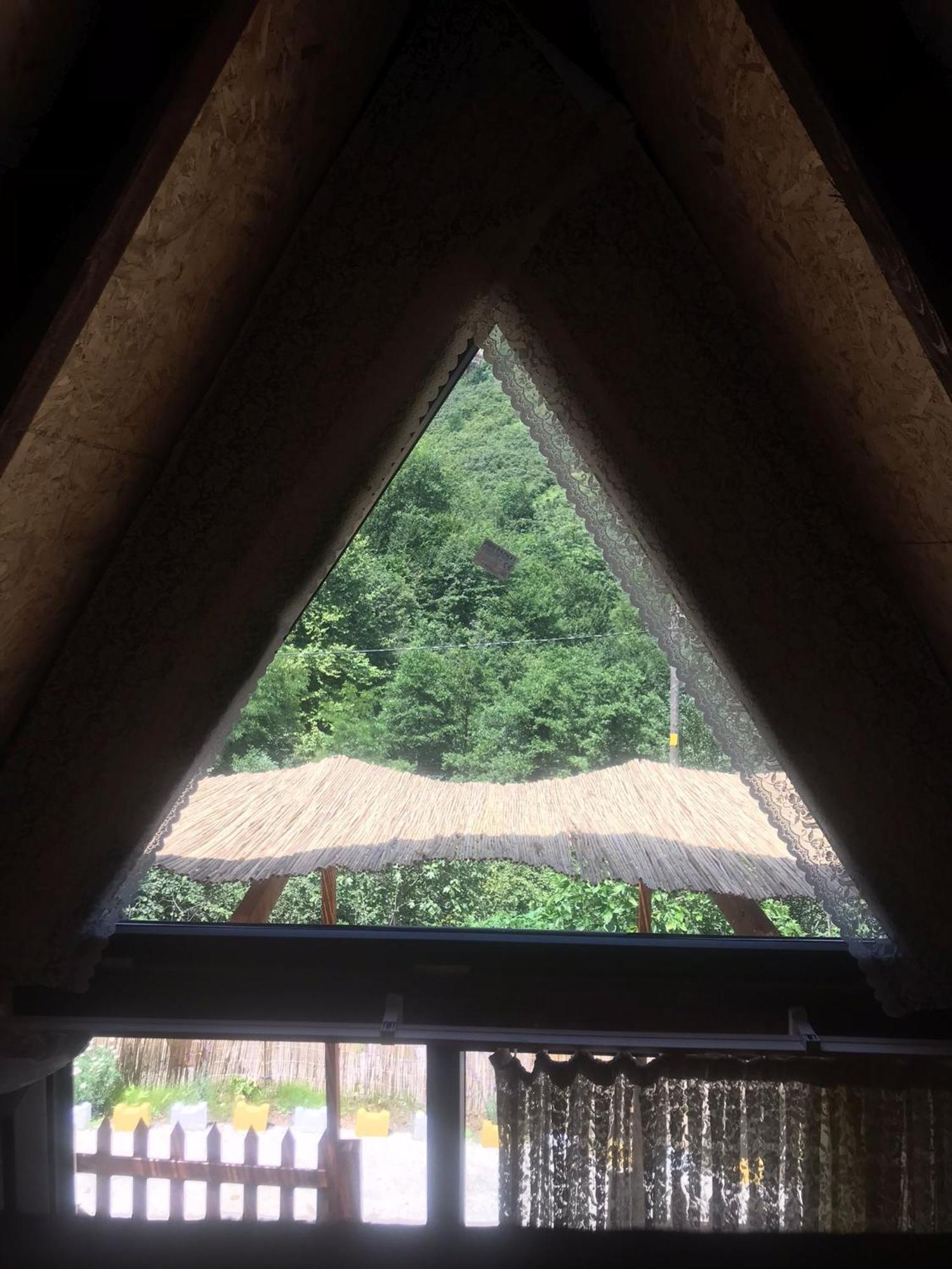 Luxury tent Riverside House *