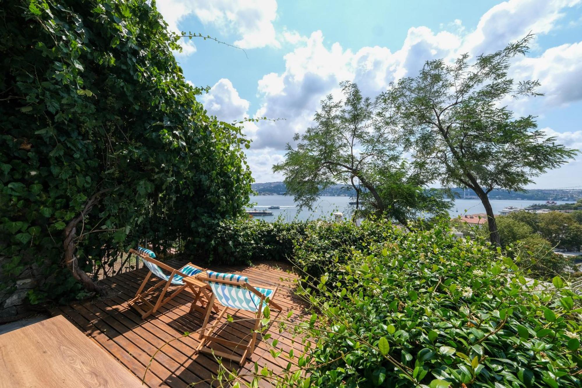 Maison Detroit Iconic 3br Triplex With Great Views