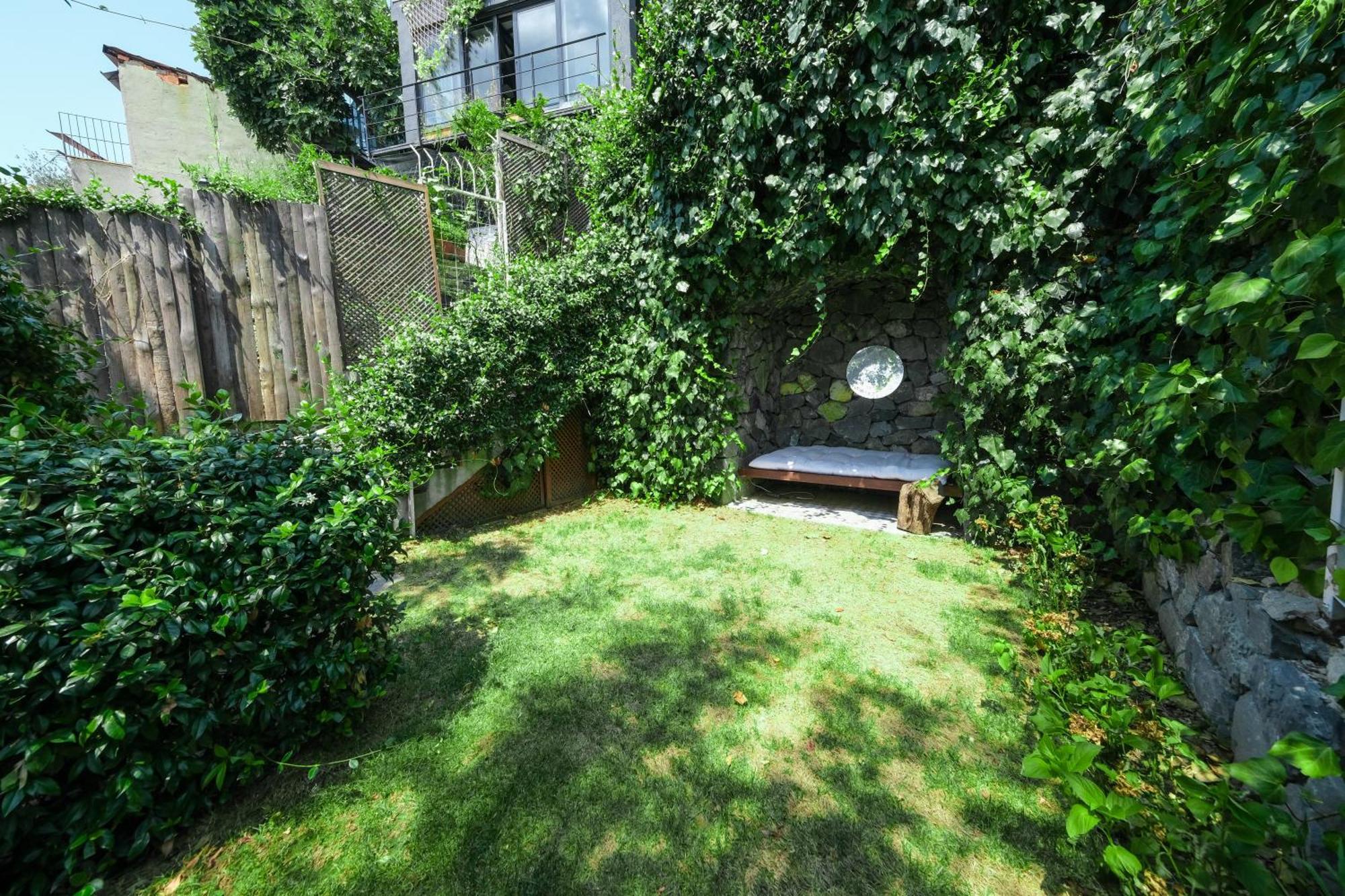 Maison Detroit Iconic 3br Triplex With Great Views
