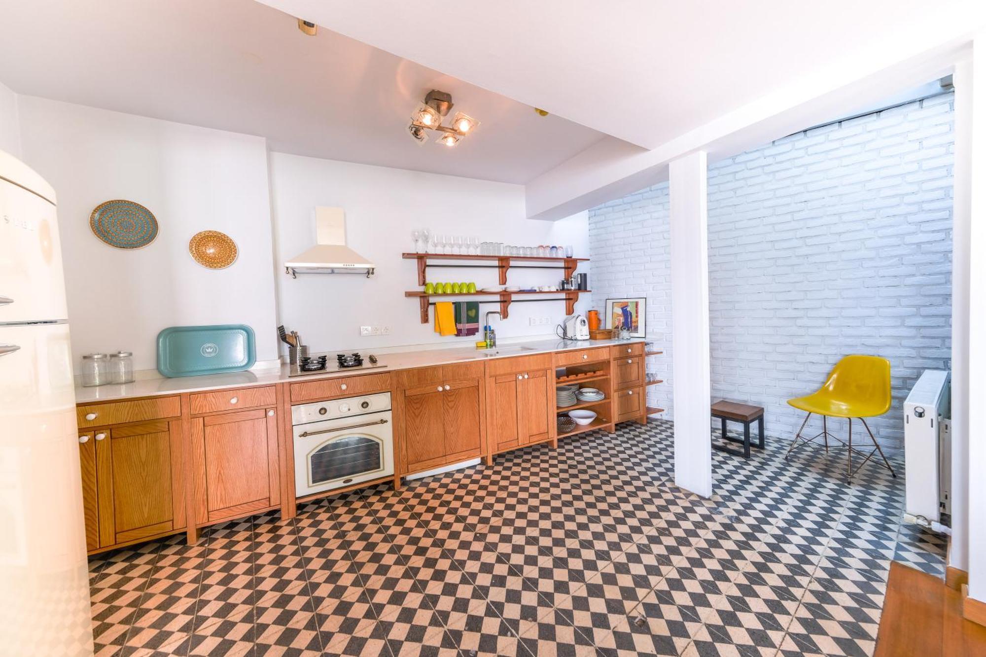 Maison Detroit Iconic 3br Triplex With Great Views *