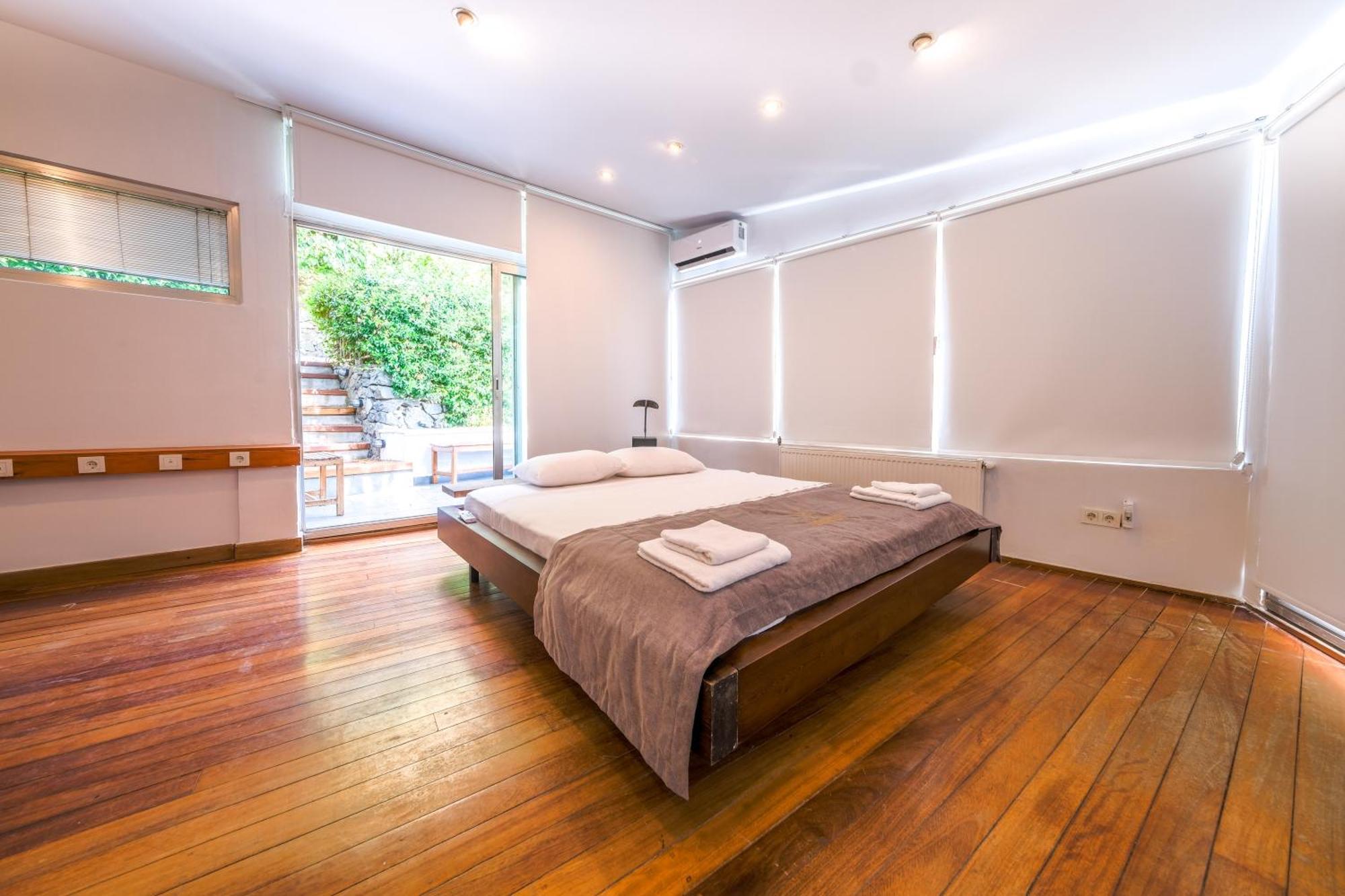 Maison Detroit Iconic 3br Triplex With Great Views