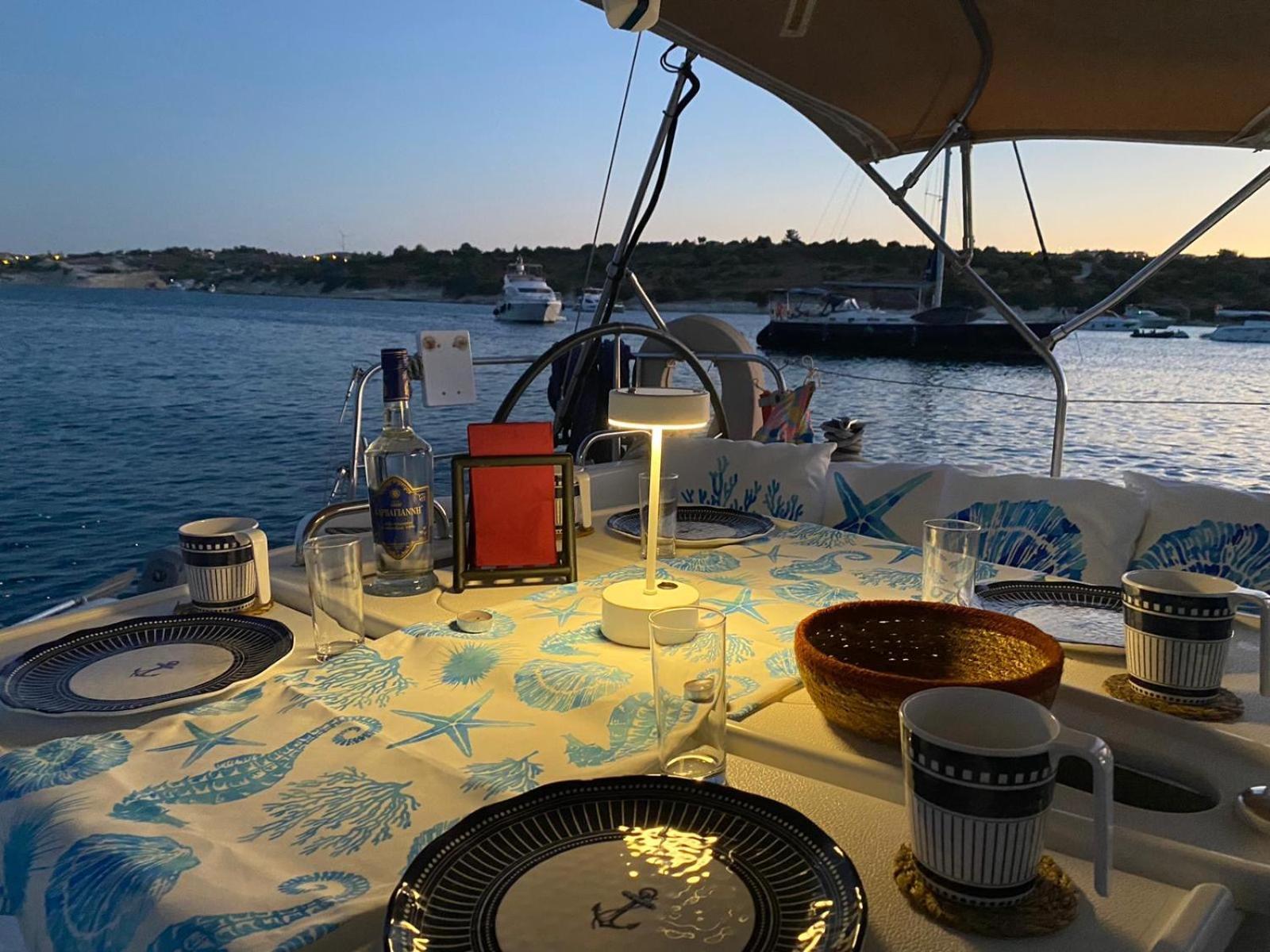 Botel Nautical Nomads *