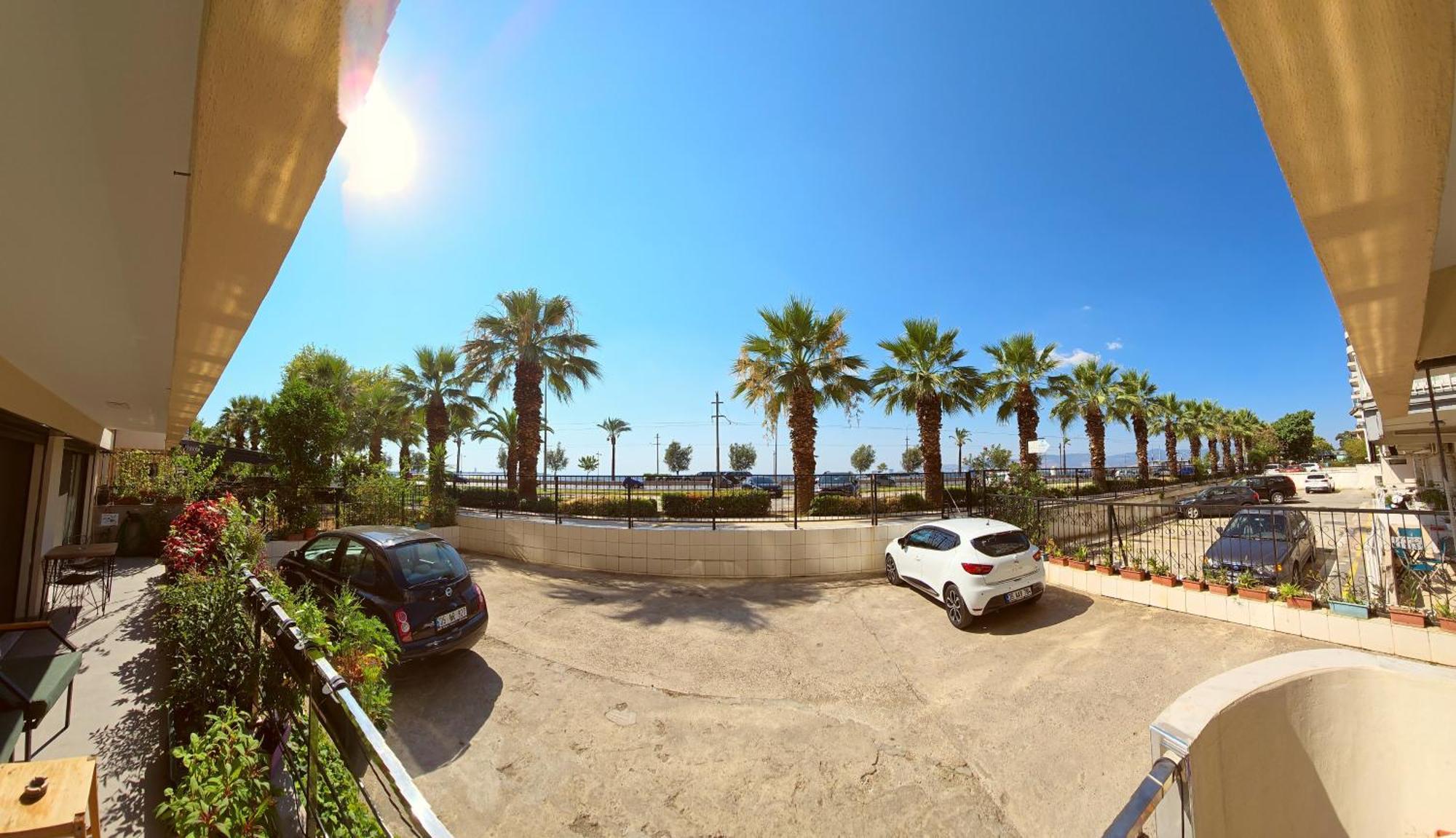 Elegant & Cozy Retreat Home, Center Gem By The Seaside, Steps From The Tram Apartment Izmir