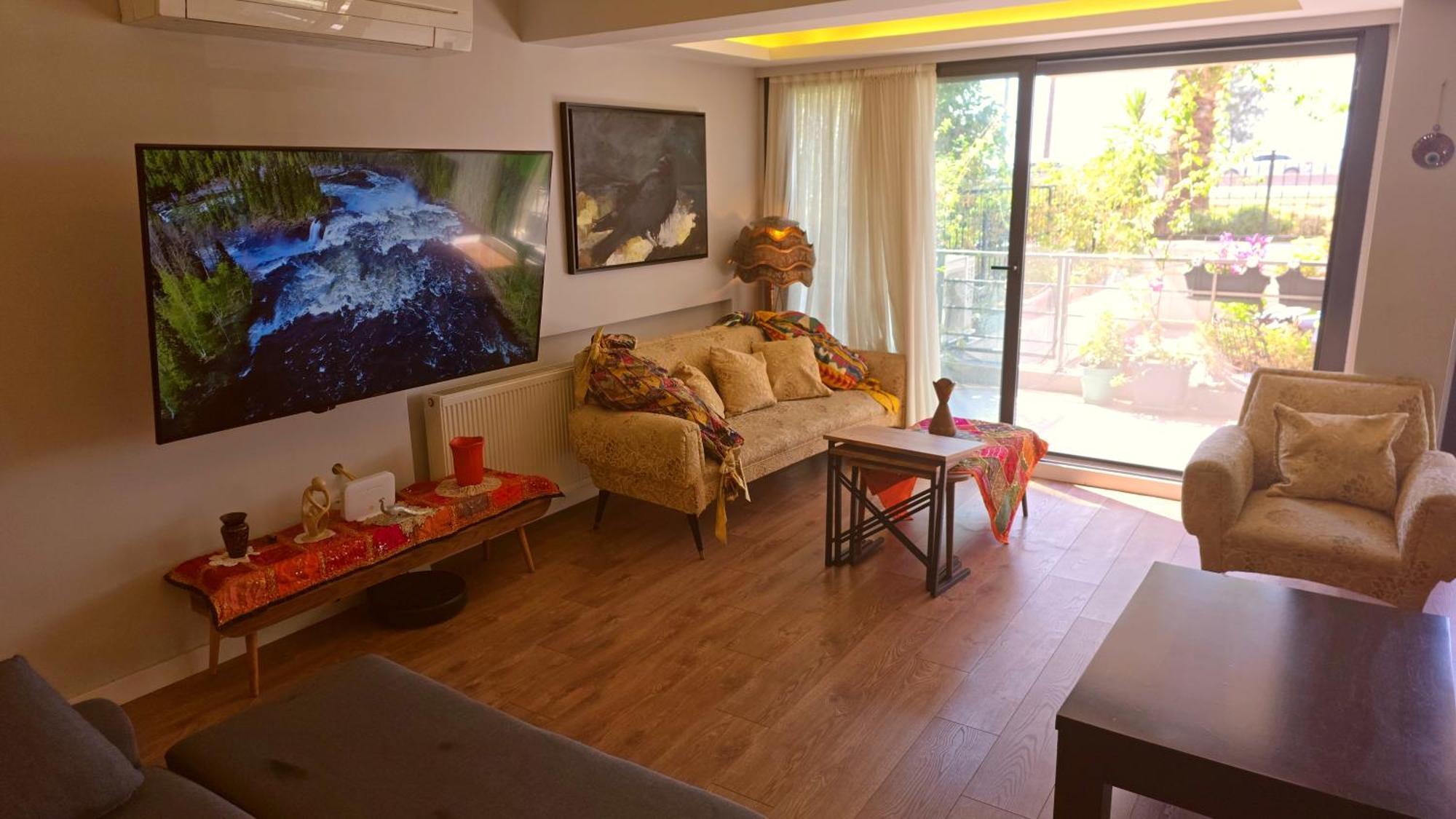 Elegant & Cozy Retreat Home, Center Gem By The Seaside, Steps From The Tram Apartment Izmir