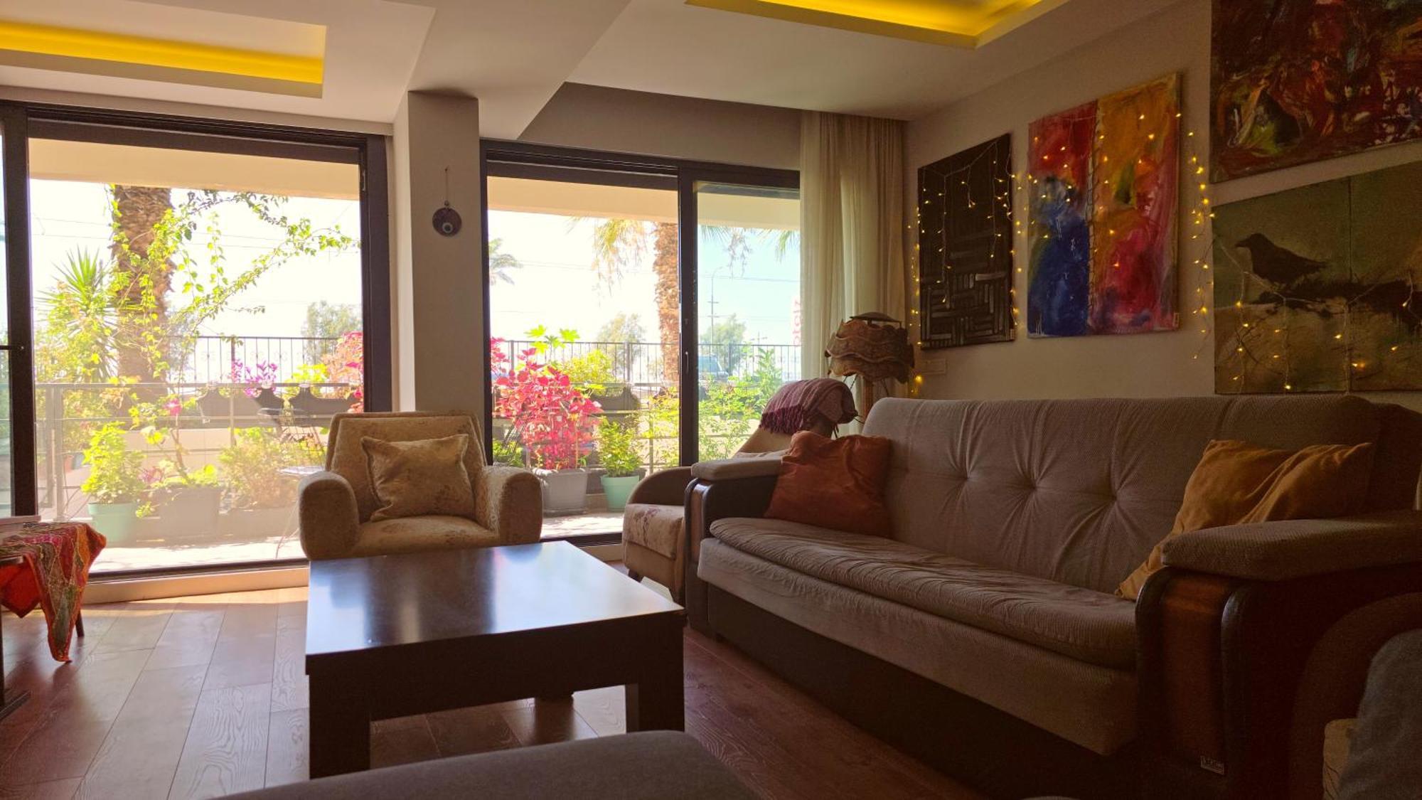 Elegant & Cozy Retreat Home, Center Gem By The Seaside, Steps From The Tram Izmir