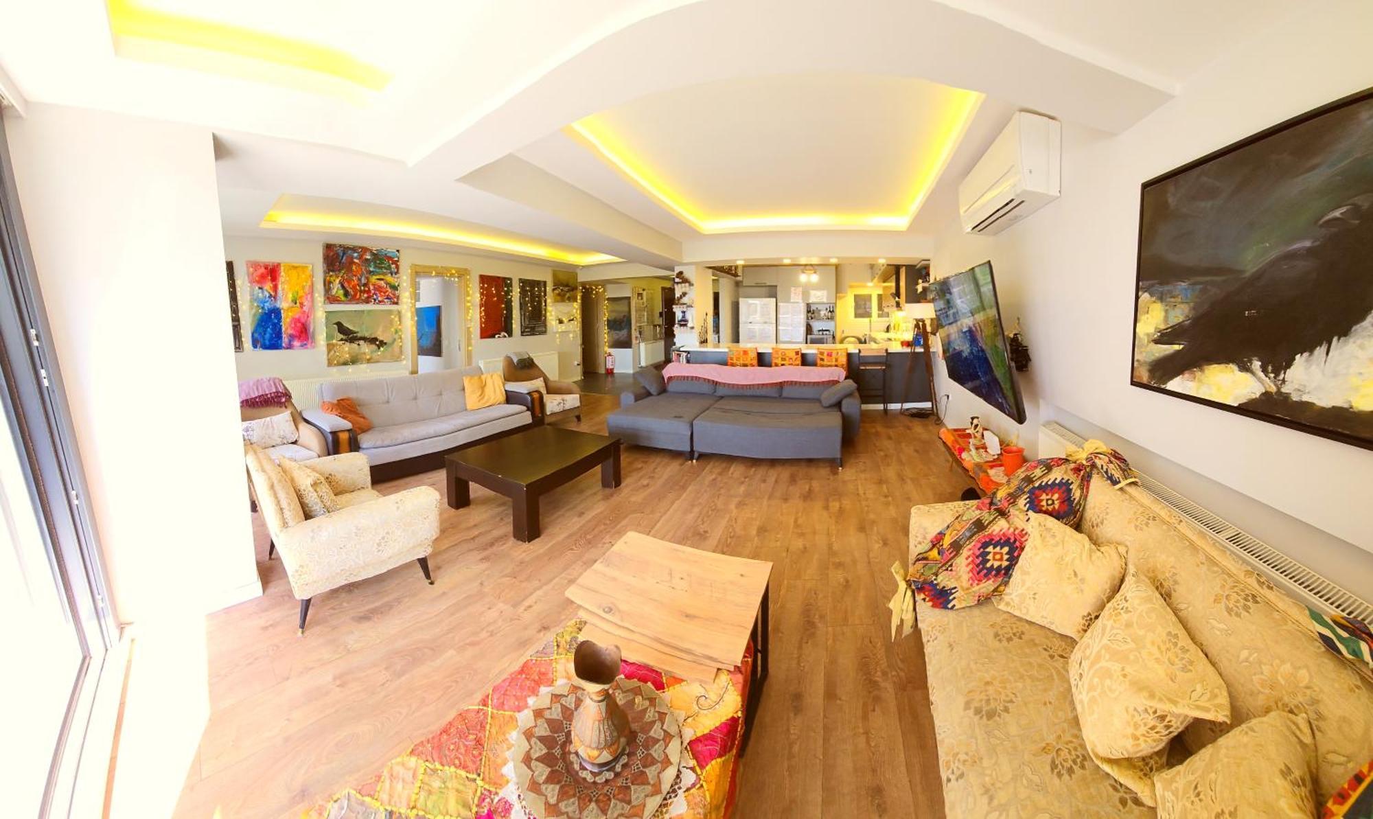Apartment Elegant & Cozy Retreat Home, Center Gem By The Seaside, Steps From The Tram