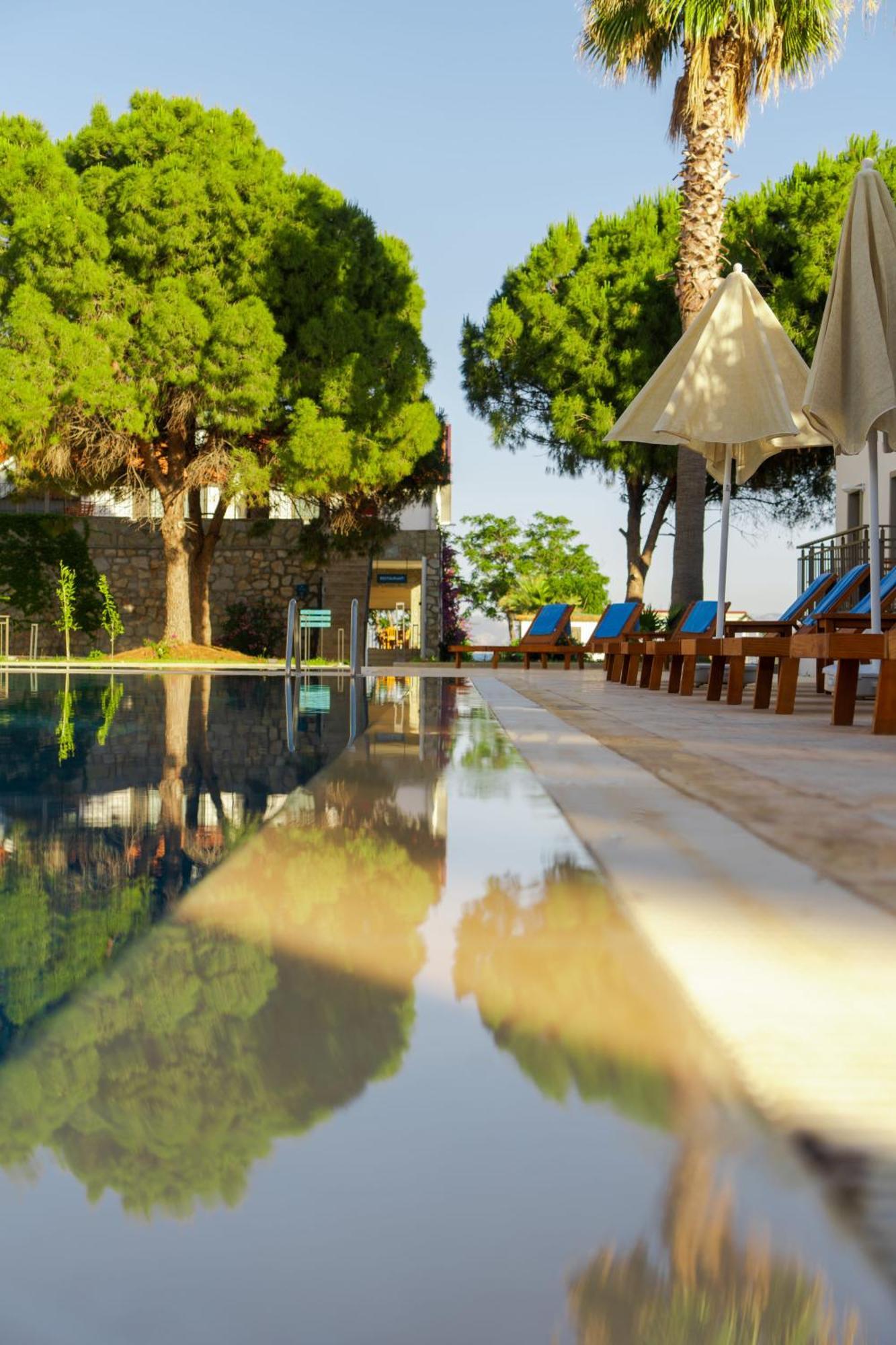 Feri Surf Club Hotel *