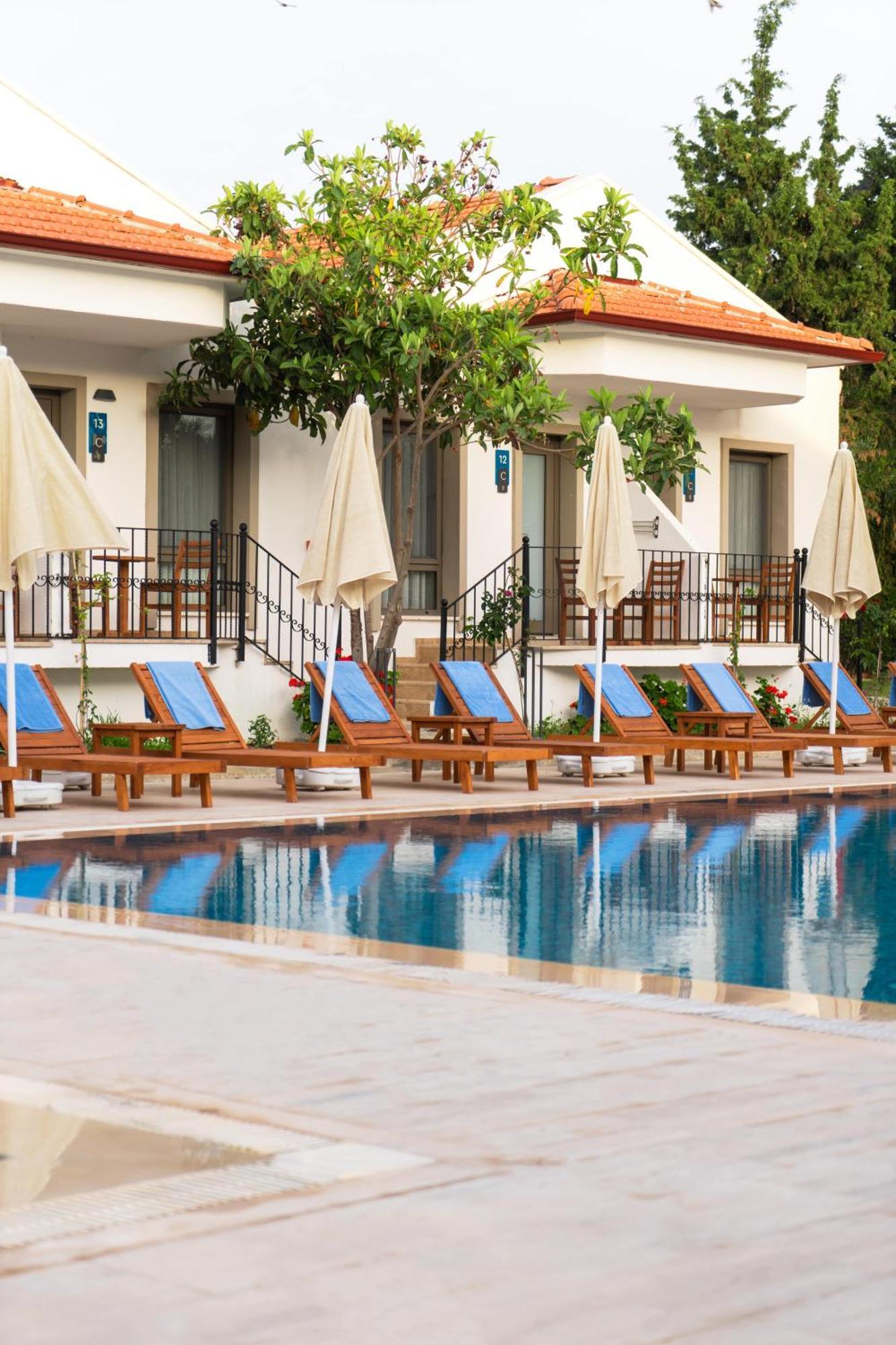 Feri Surf Club Hotel *