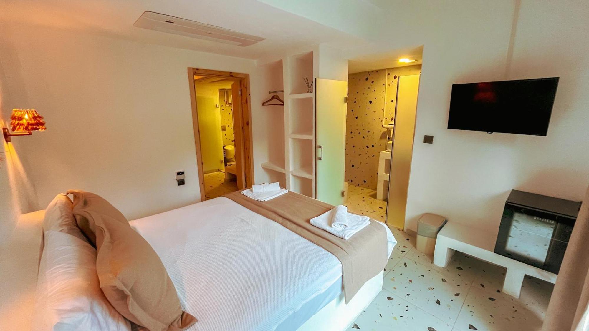 Thanos Hotel