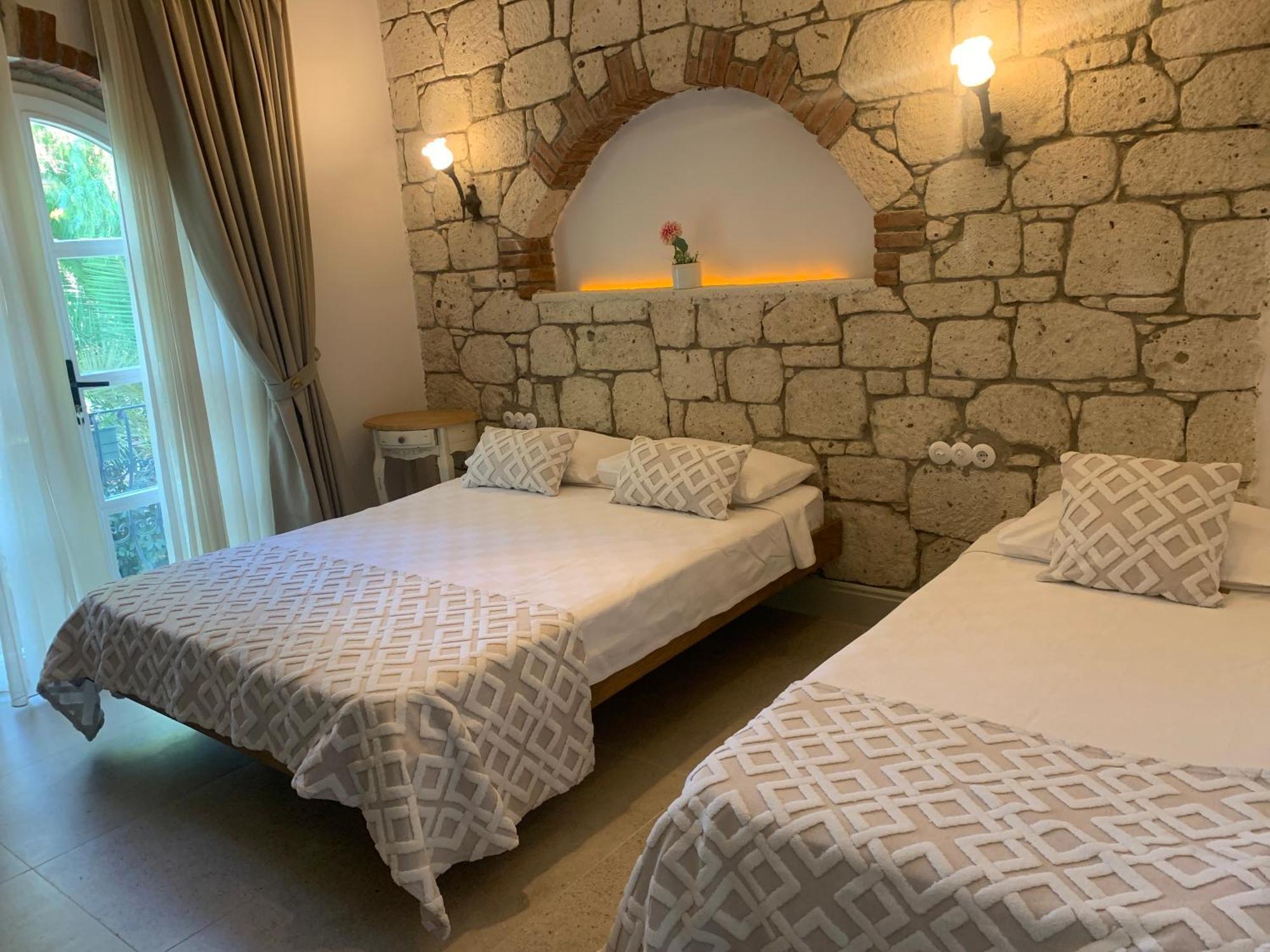 Hotel Yuga 2*