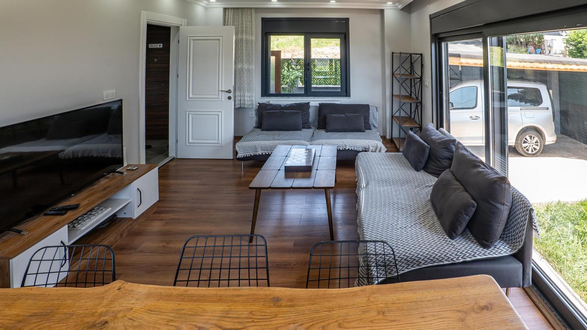 Stunning 4-floor With Sea View &