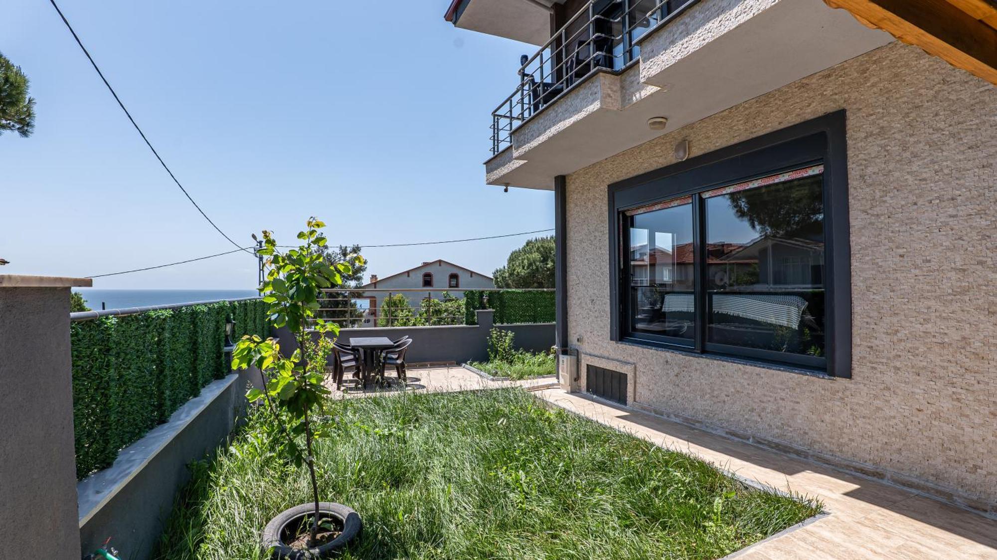 Stunning 4-floor With Sea View & Villa Silivri