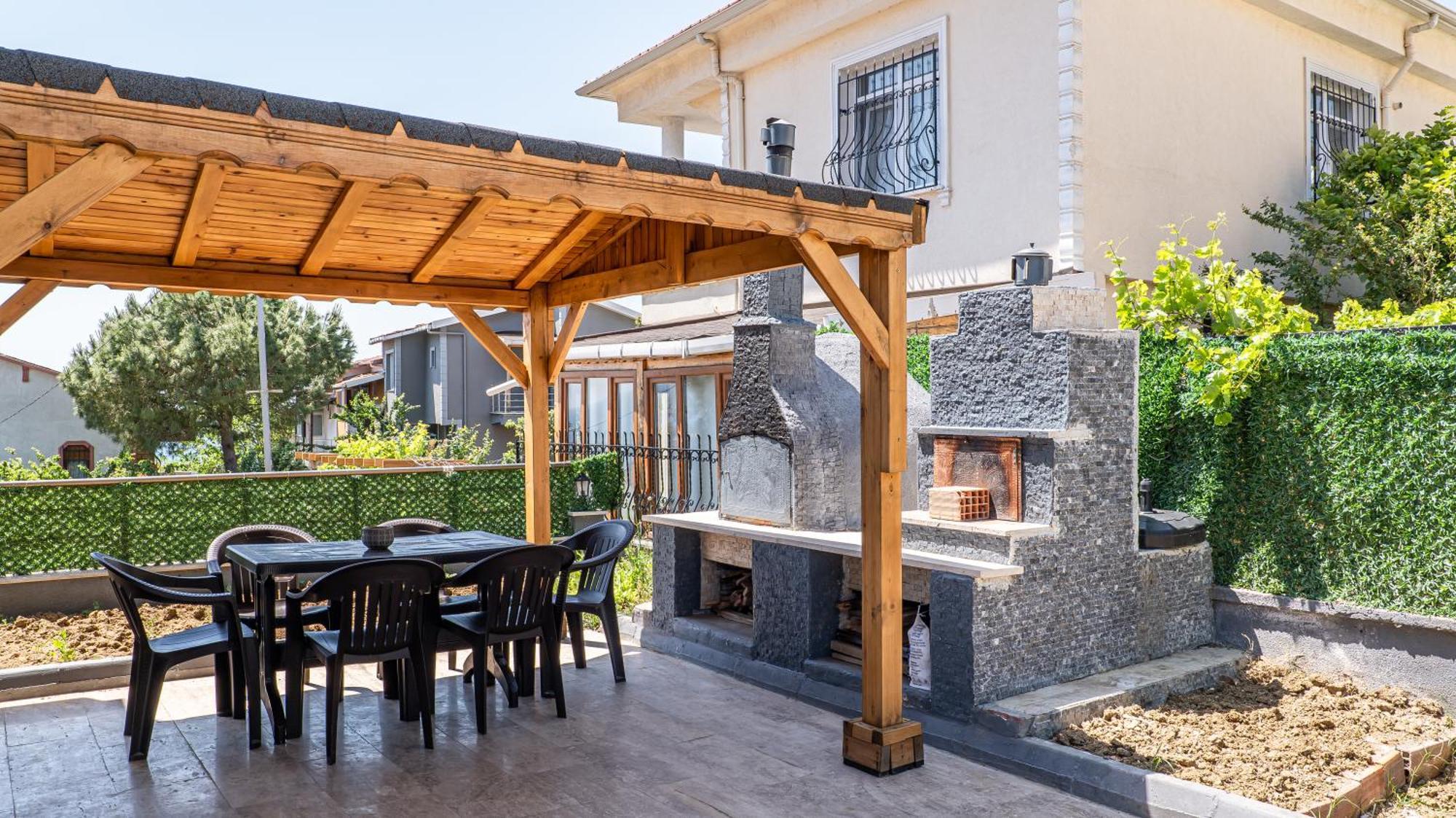 Stunning 4-floor With Sea View & Villa Silivri