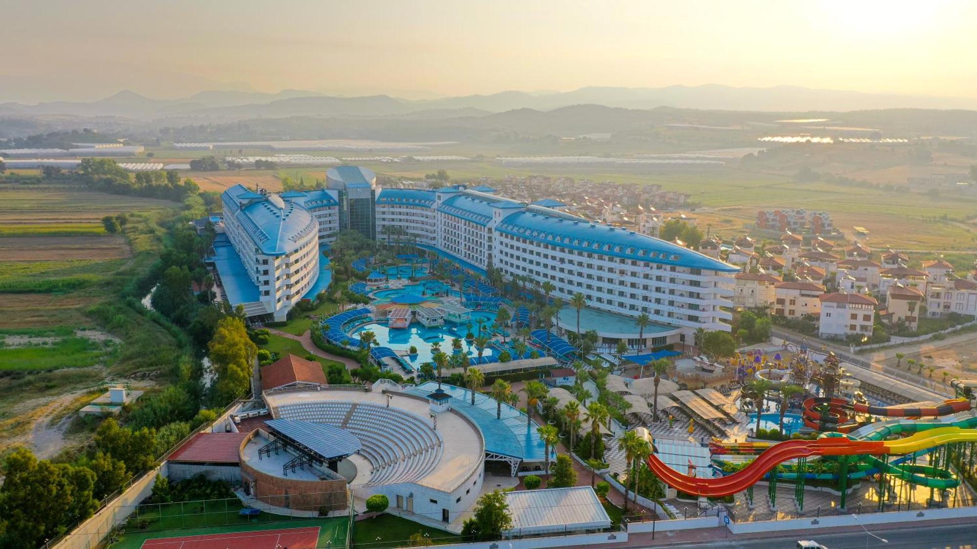 Resort Crystal Admiral & Spa