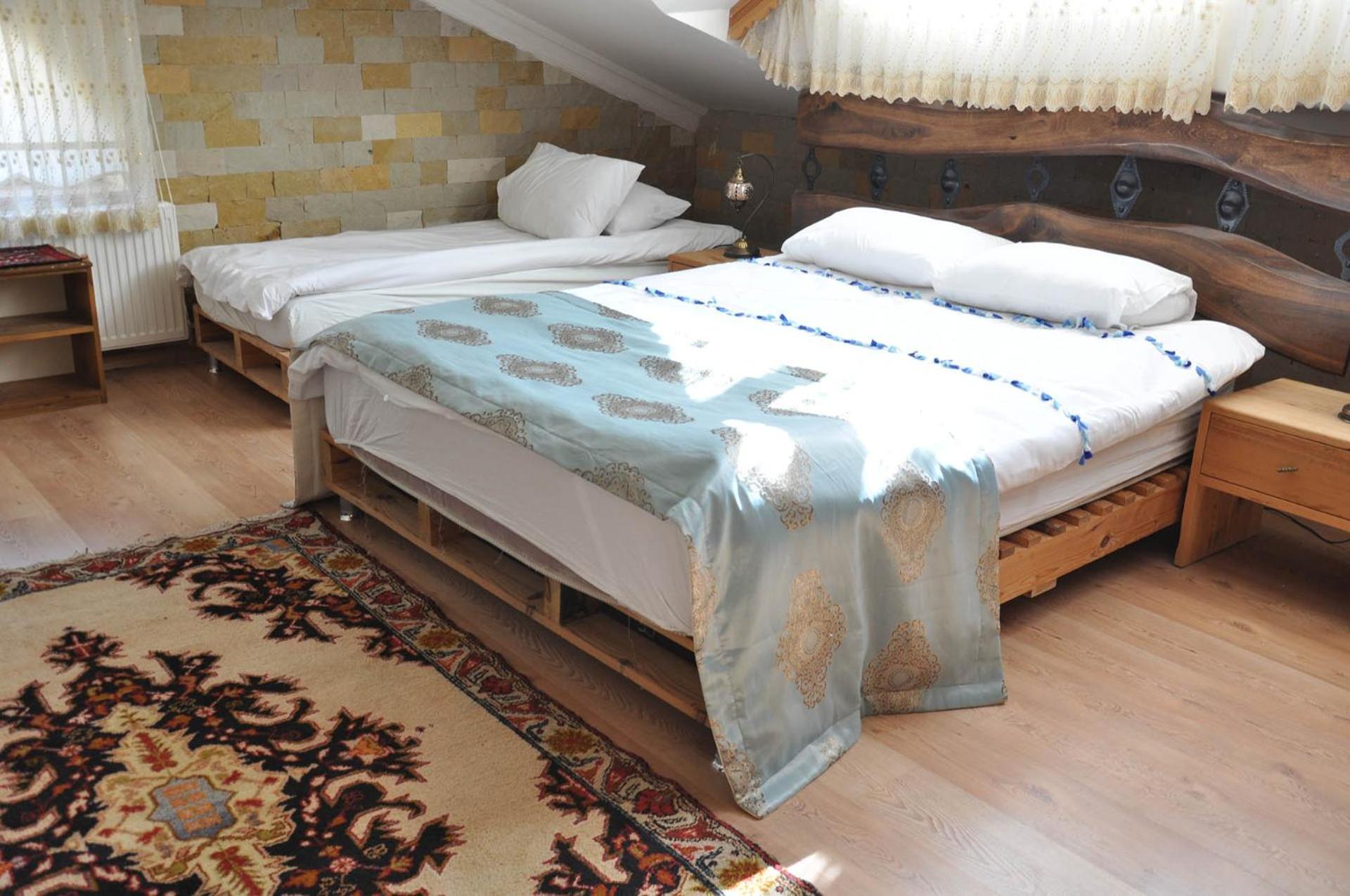 Uchisarstonehouse Hotel *