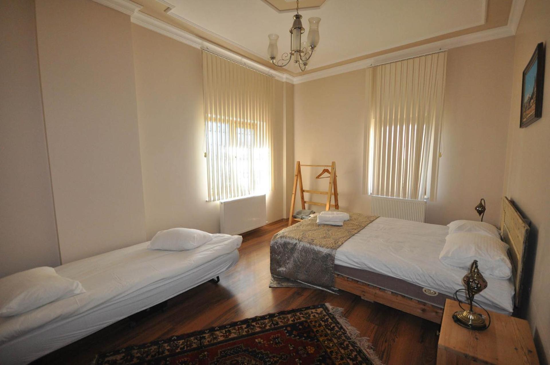 Uchisarstonehouse