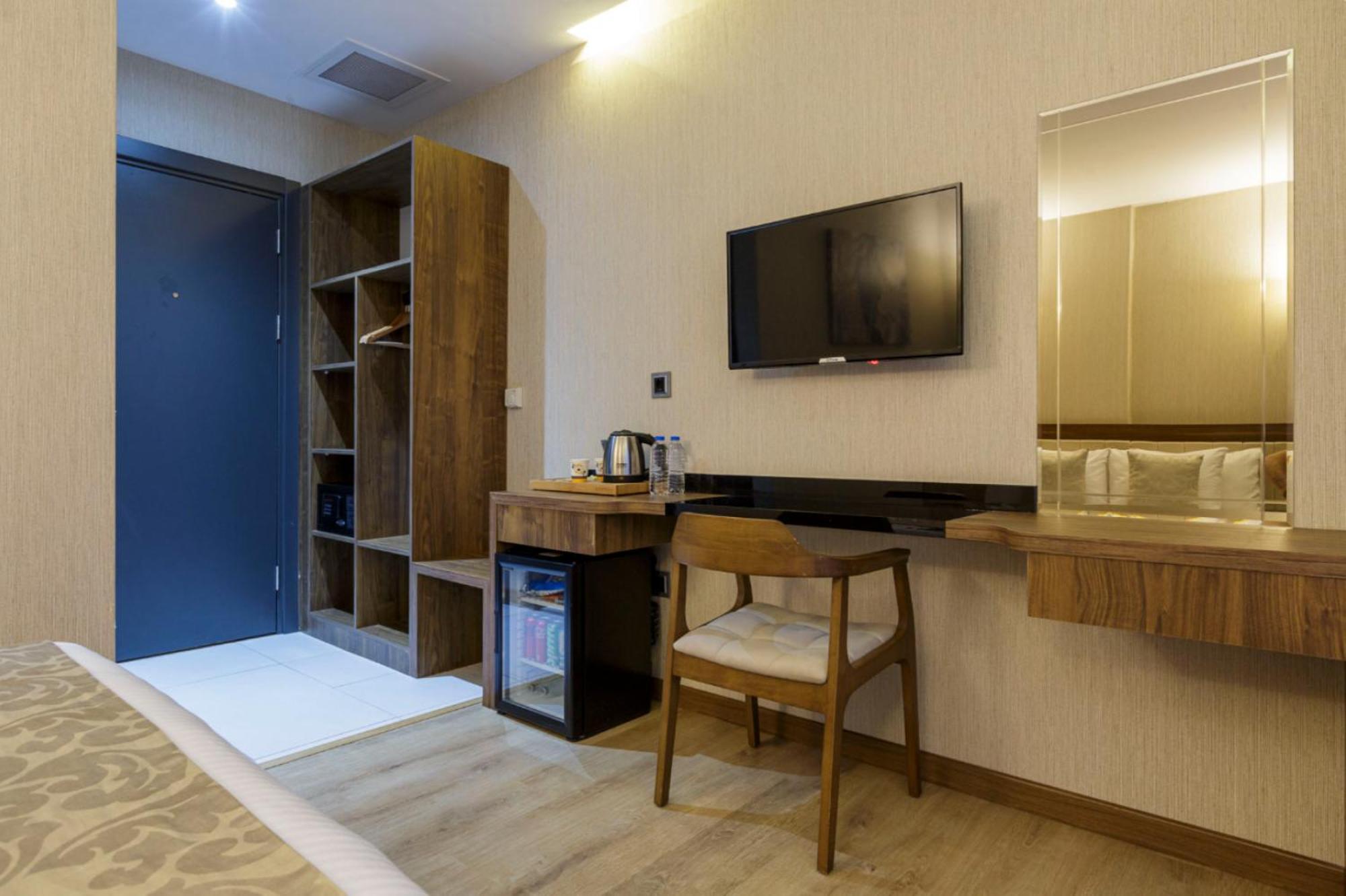 Trademark Collection By Wyndham Operla Airport Hotel 4*