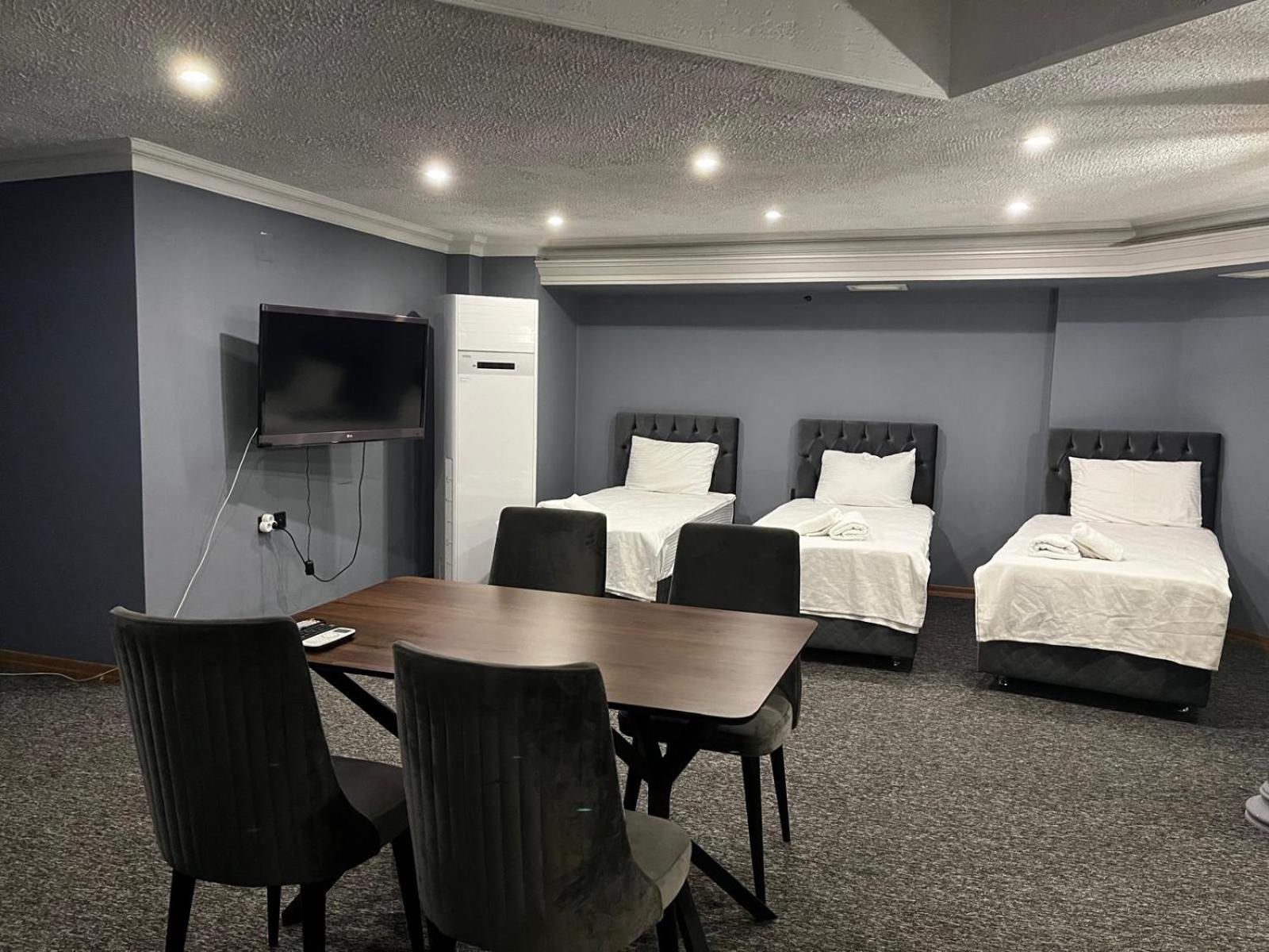 Hotel Loyal