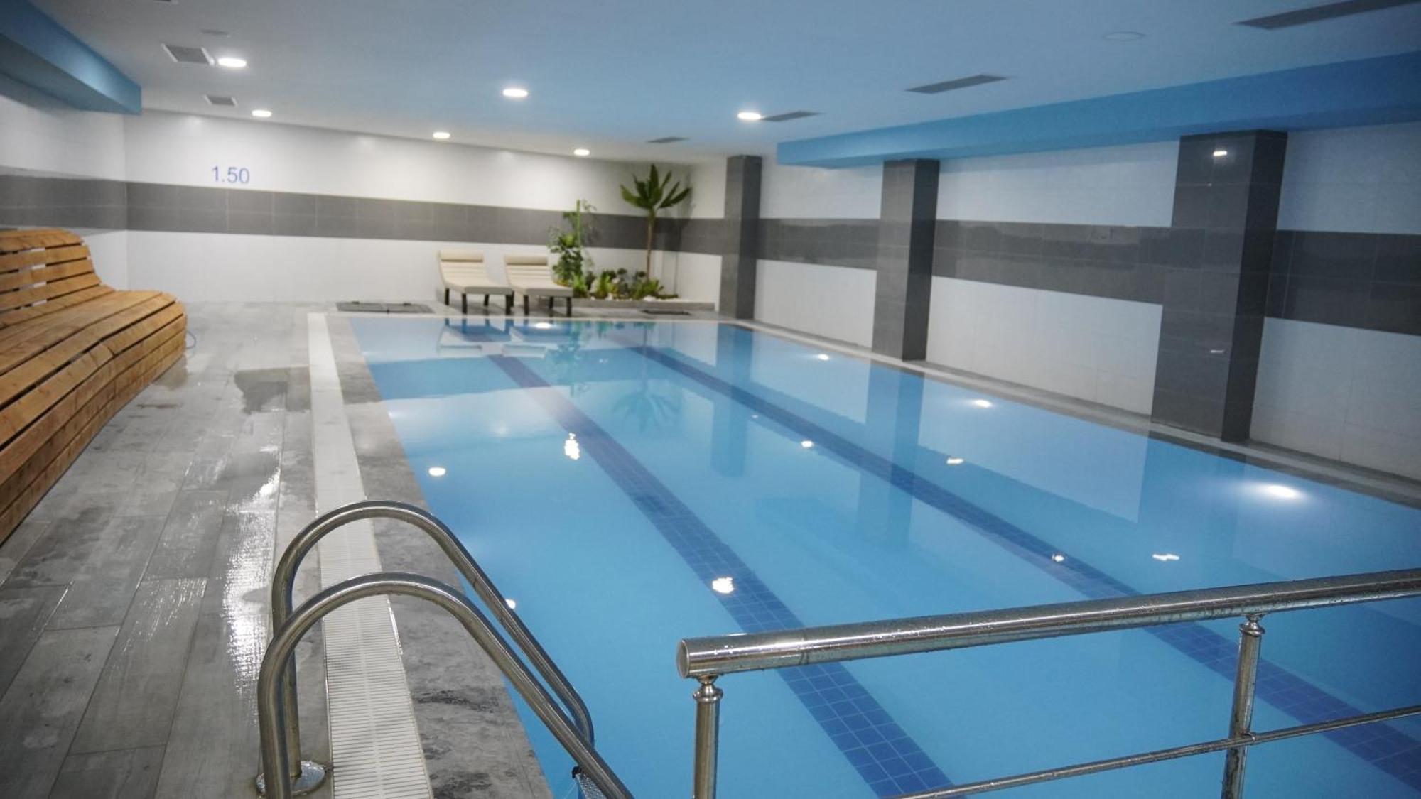 Ramada Plaza By Wyndham Hotel *