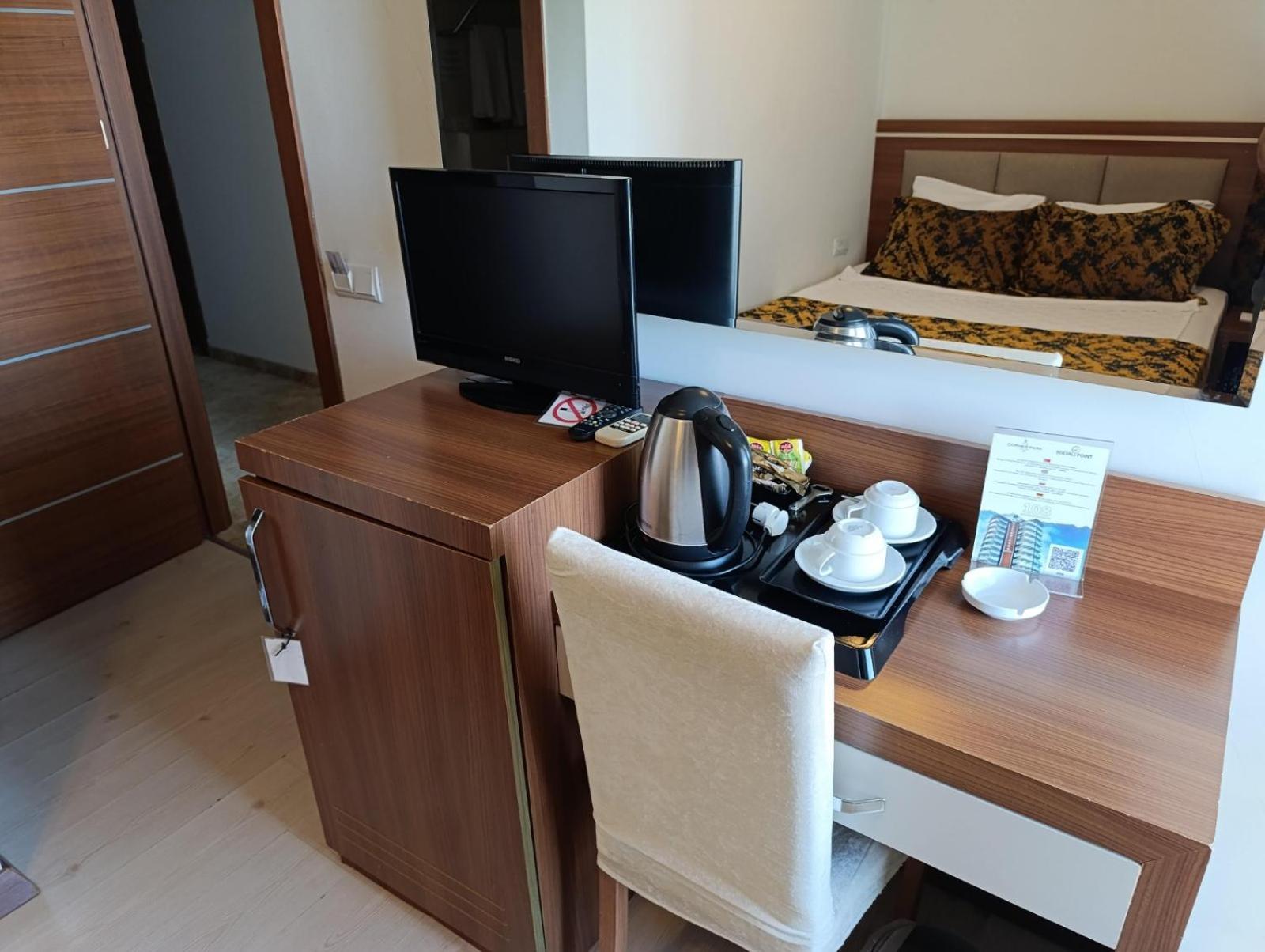 Hotel The Corner Park 3*