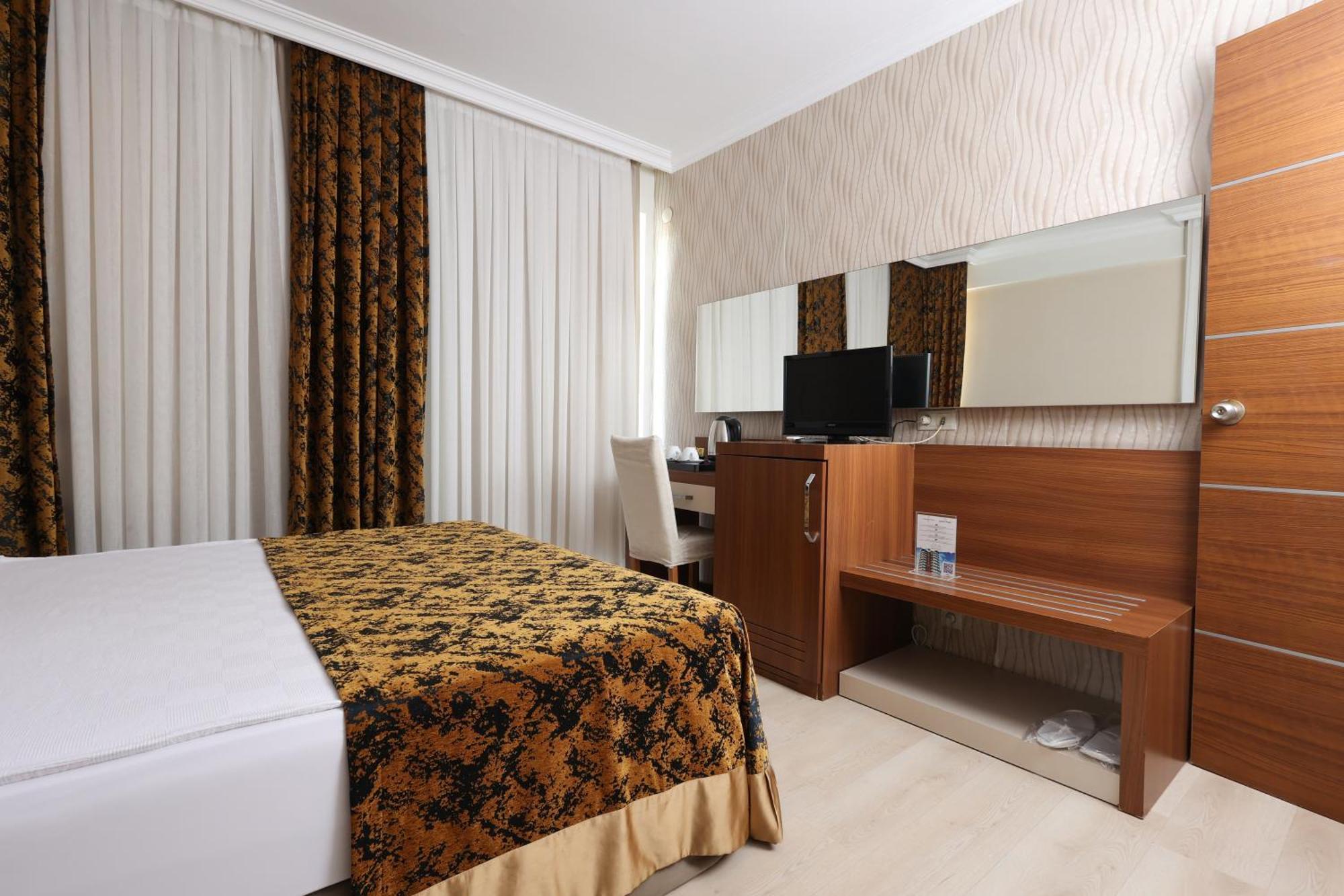 The Corner Park Hotel Antalya
