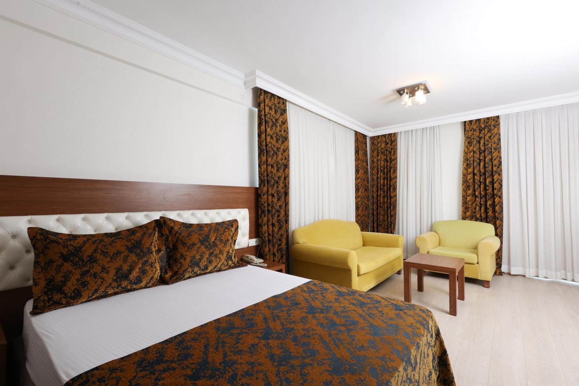 The Corner Park Hotel 3*