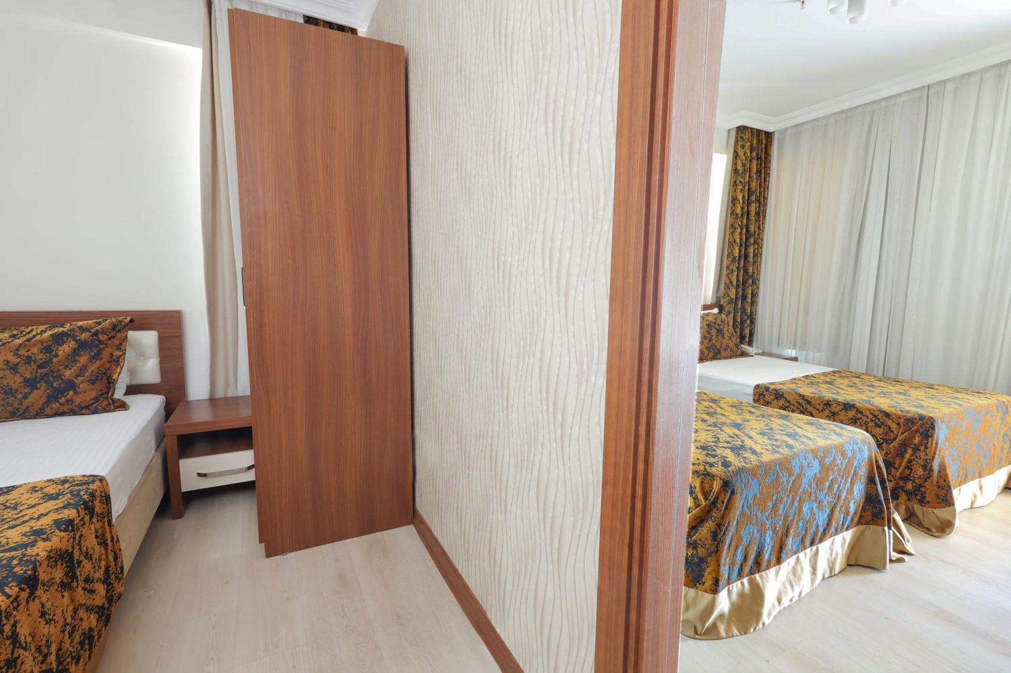 The Corner Park 3* Antalya