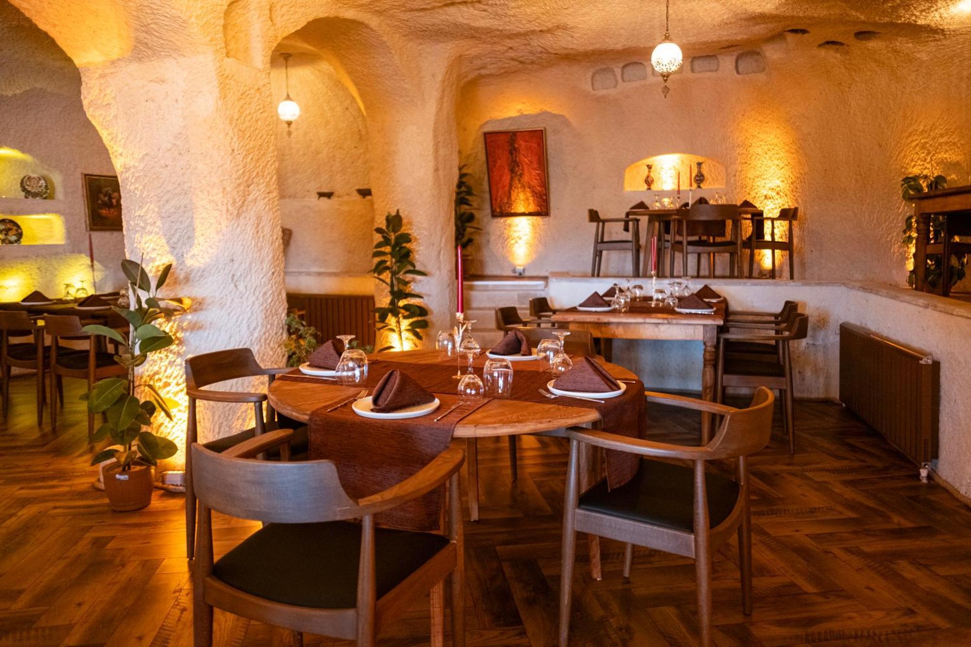 Evi Cave 4*