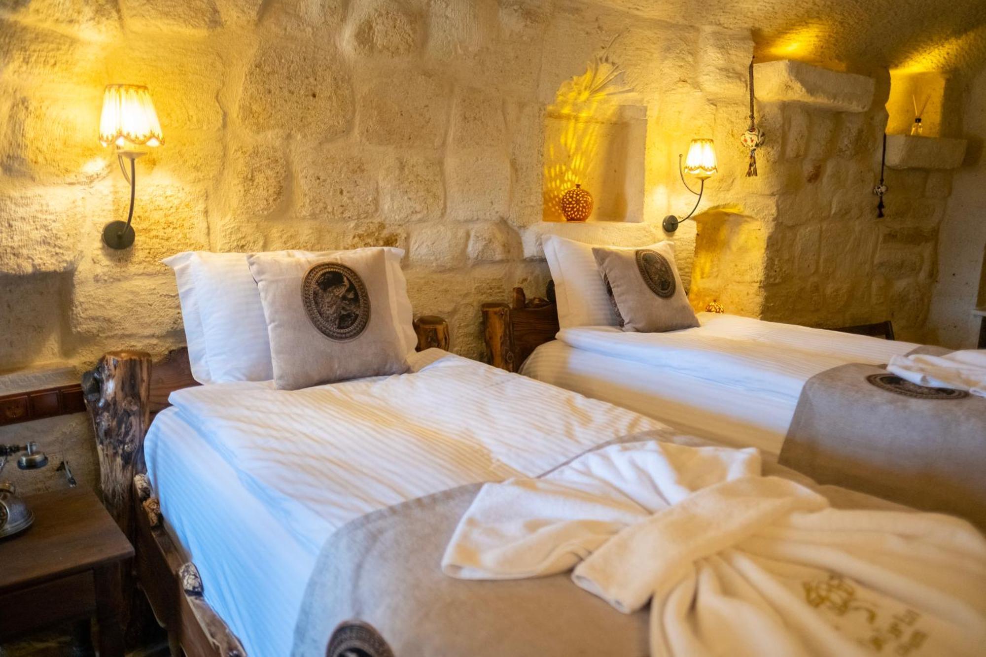 Evi Cave 4*
