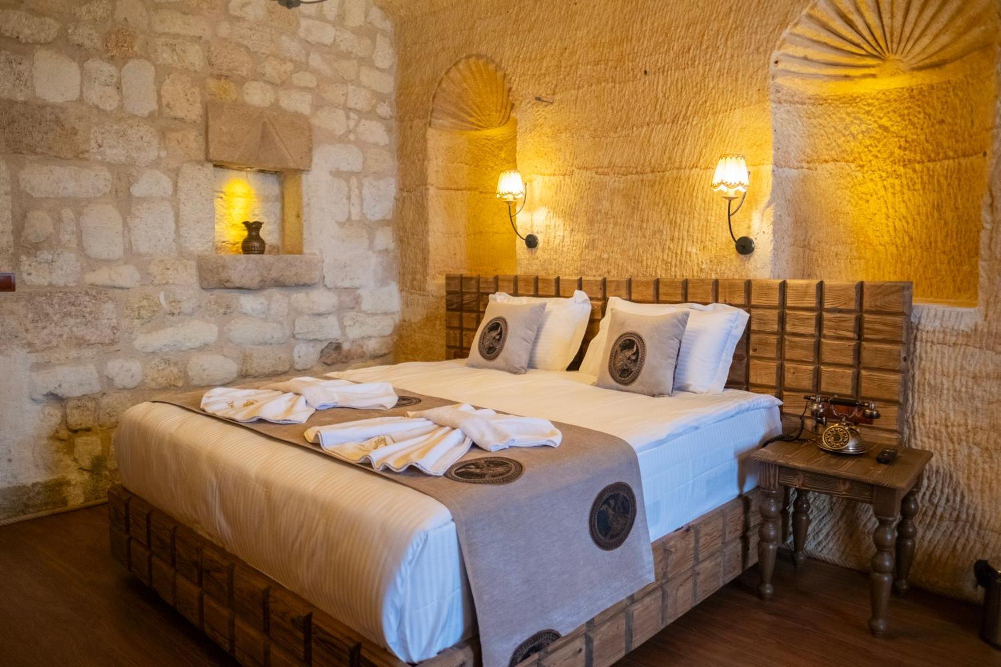 Evi Cave 4*