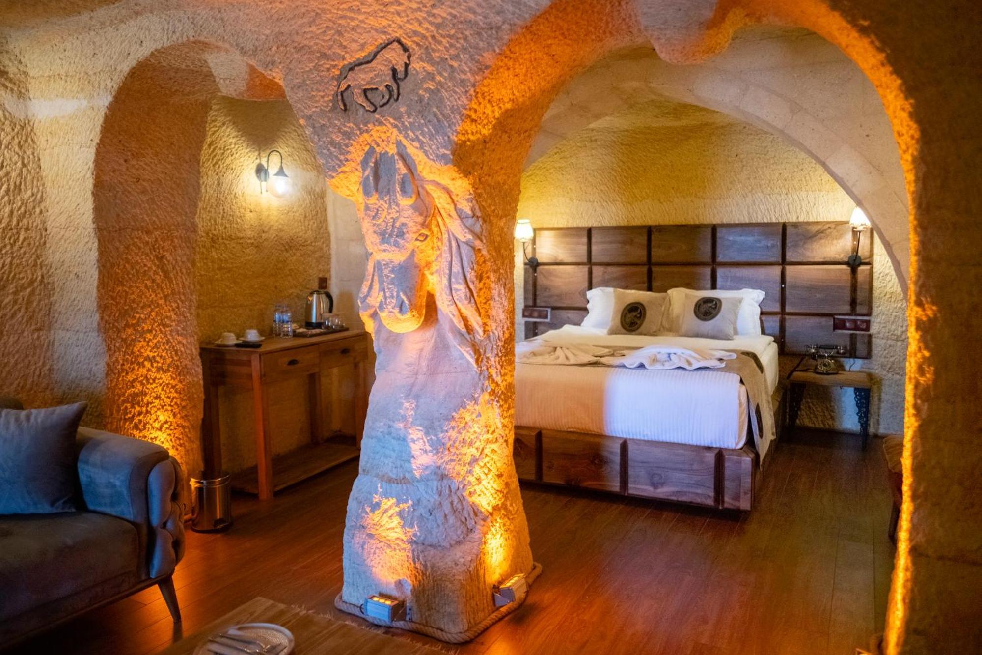 Hotel Evi Cave 4*