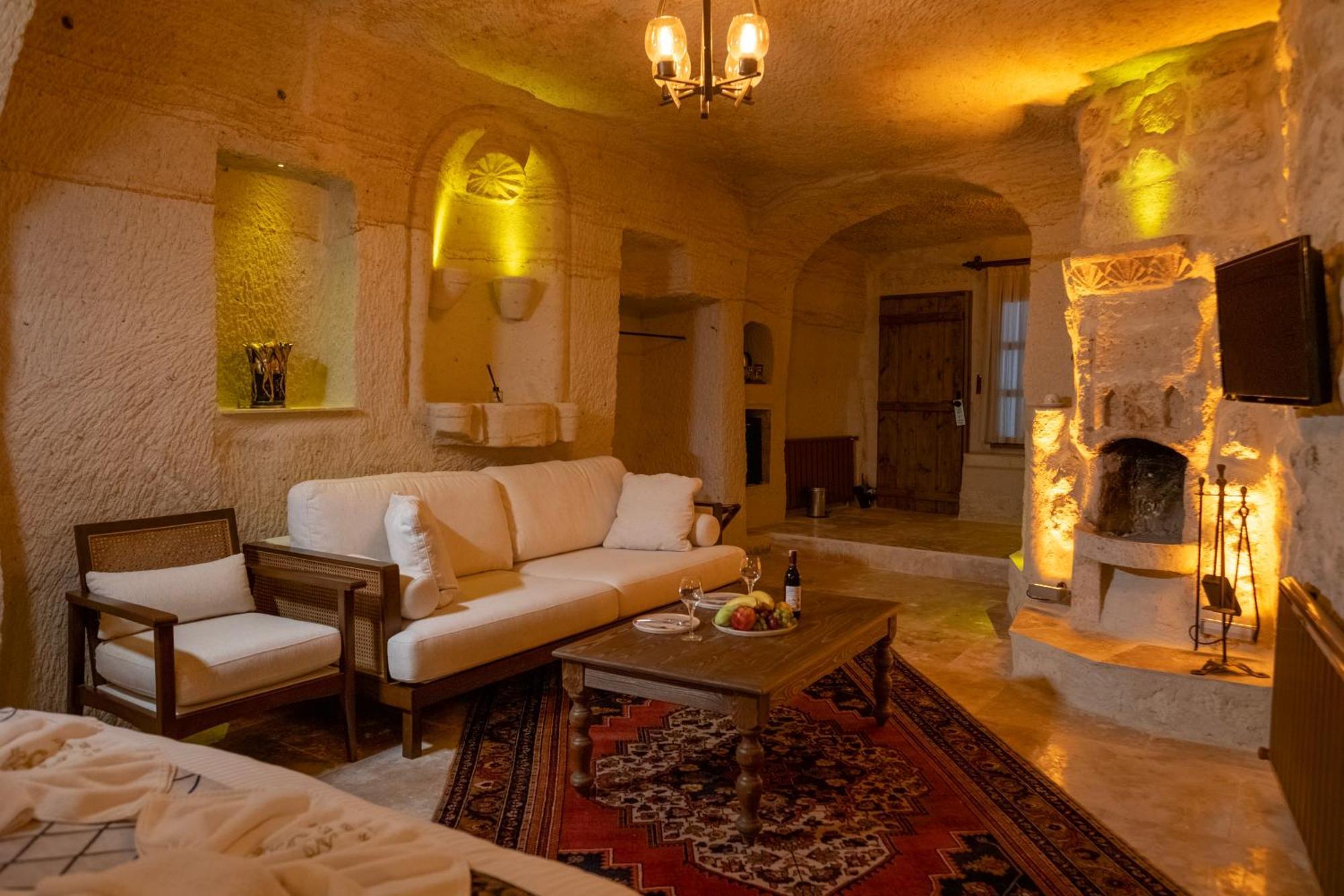Evi Cave 4*